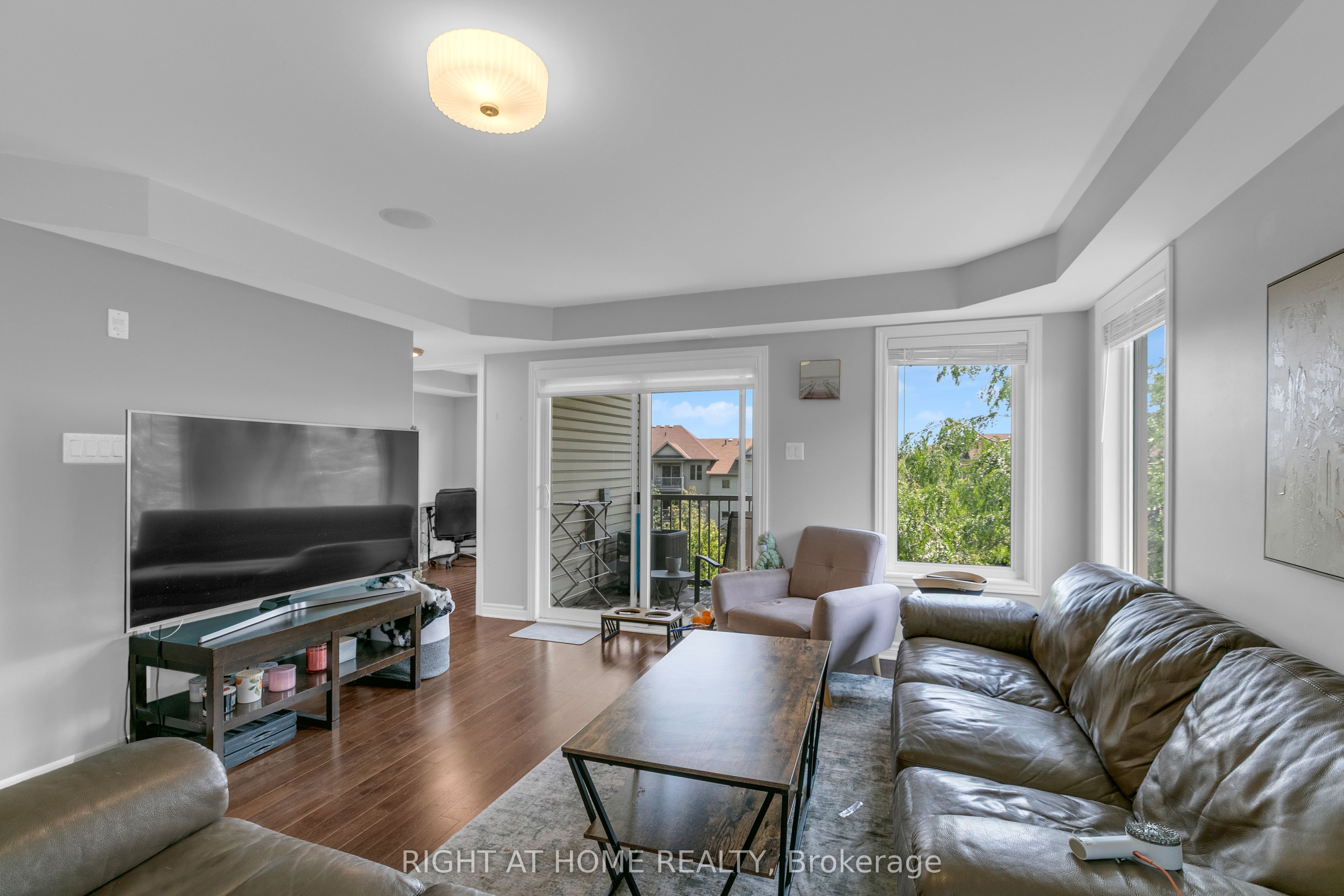 585 Stonefield Private 8 Property Photo 6