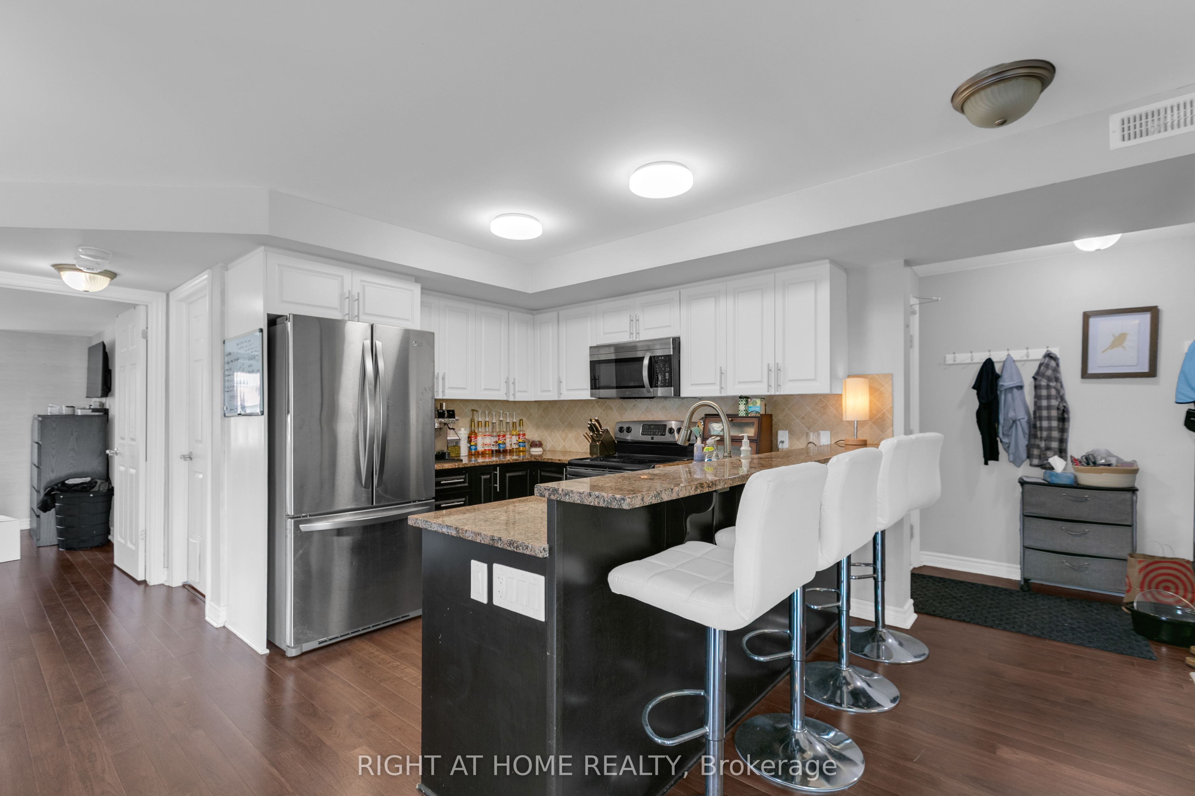 585 Stonefield Private 8 Property Photo 10