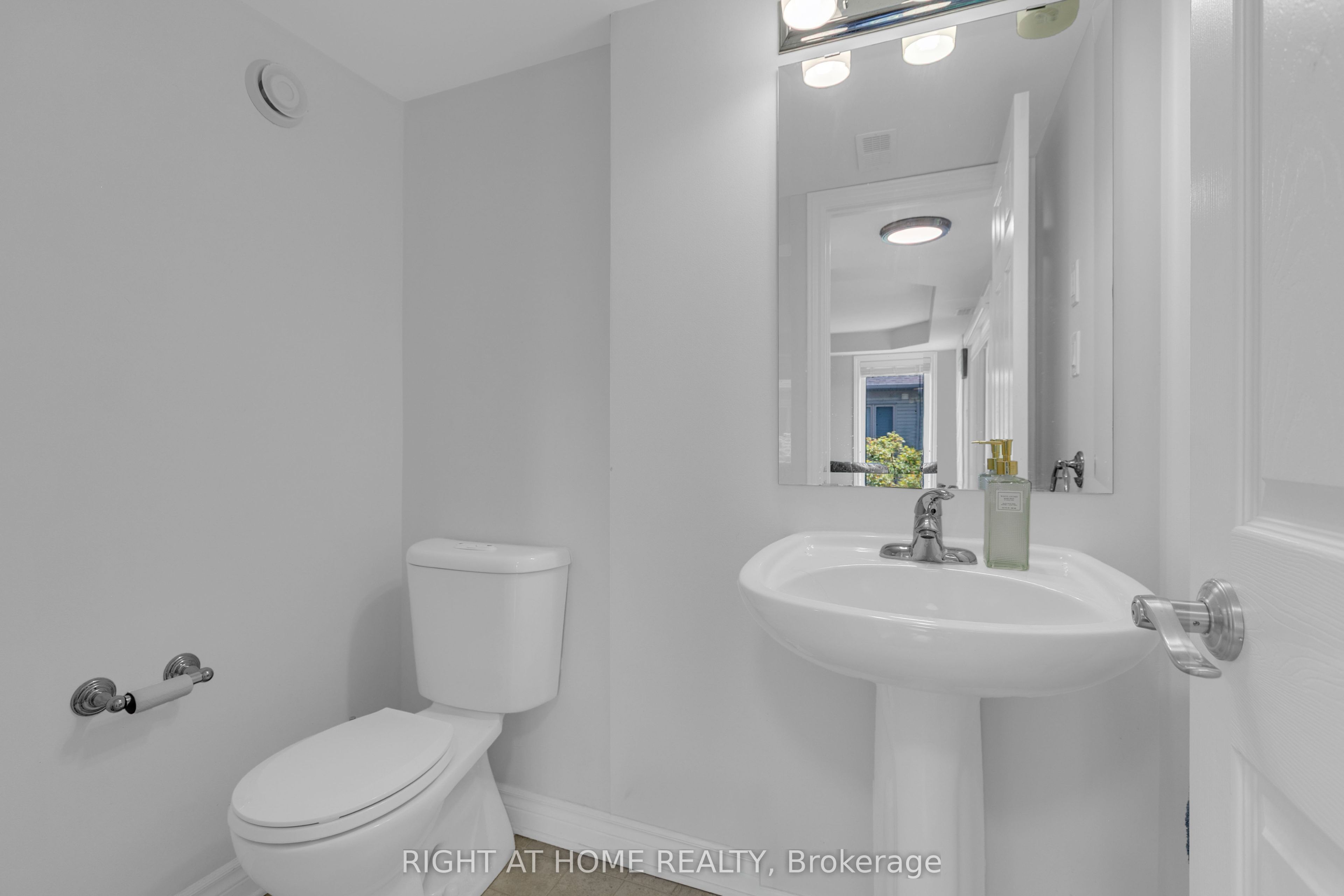 585 Stonefield Private 8 Property Photo 16