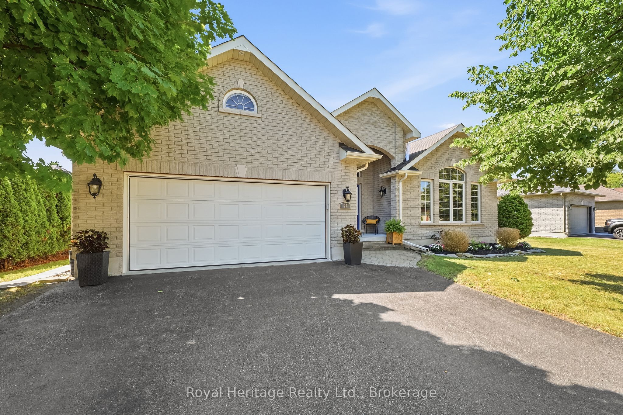 24 Iroquois Avenue Property Photo 1