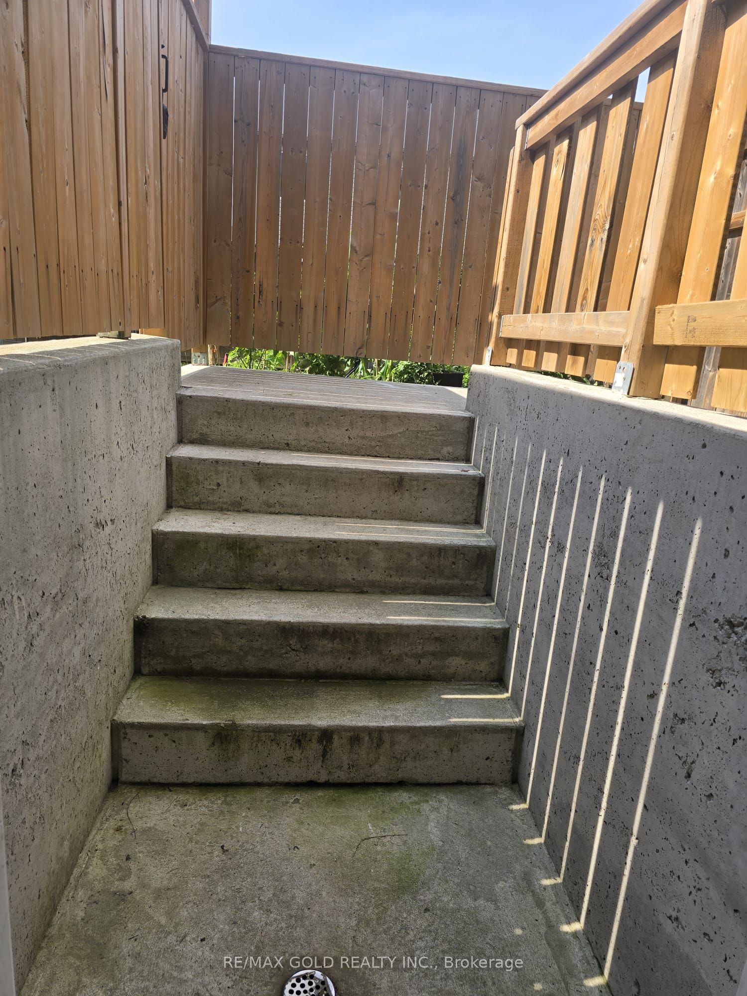 208 English Lane Property Photo 2