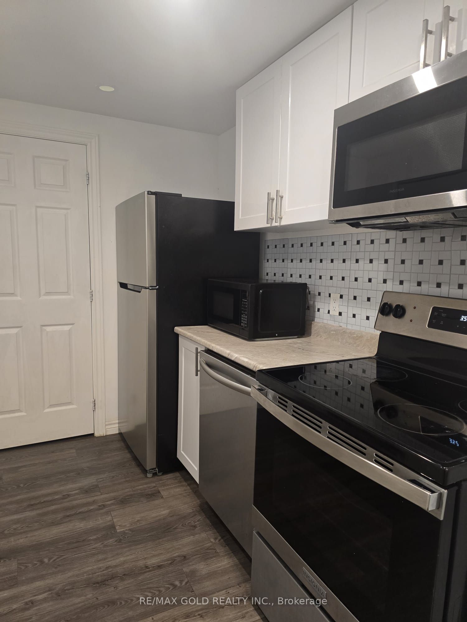 208 English Lane Property Photo 6