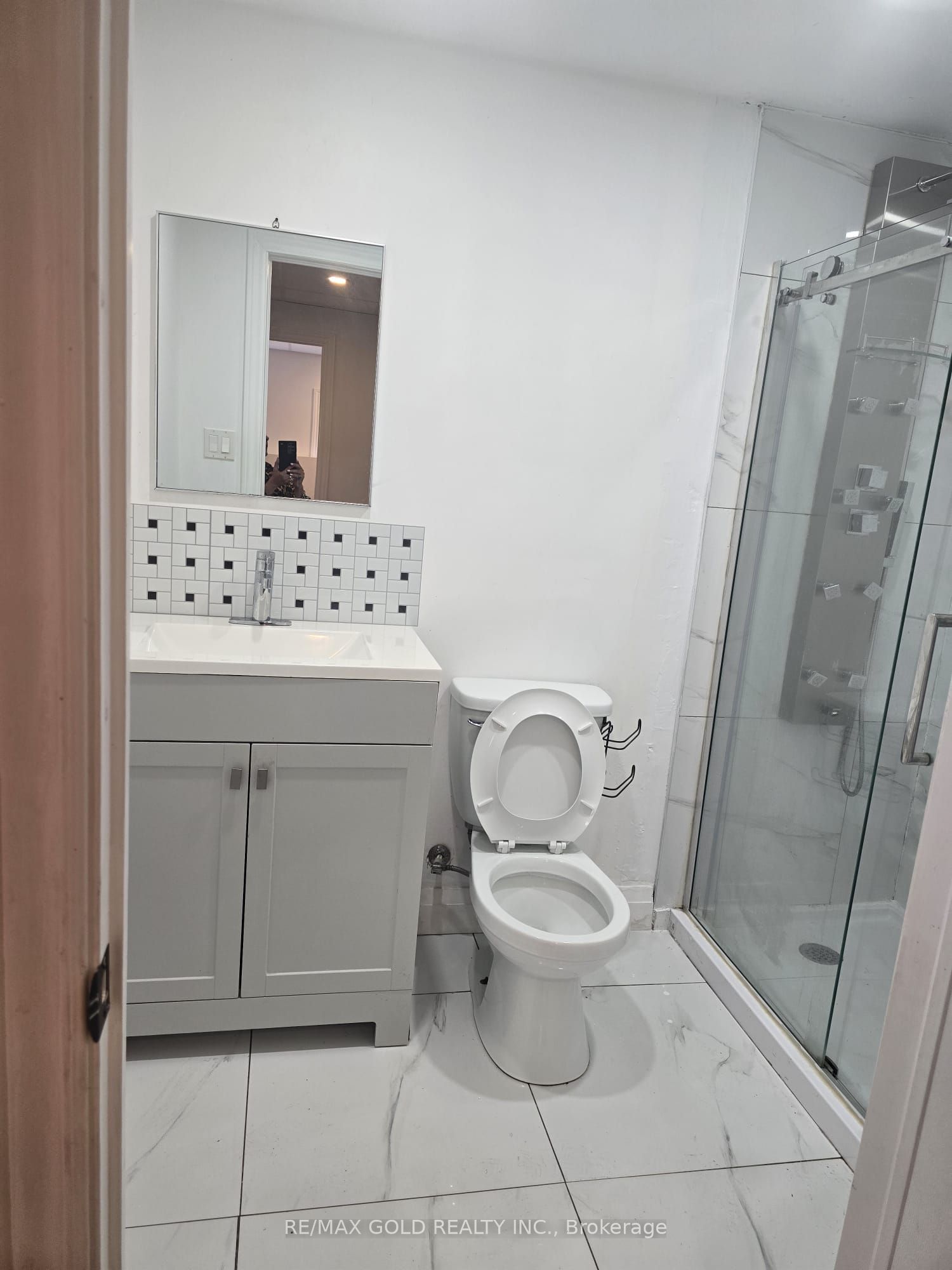208 English Lane Property Photo 11