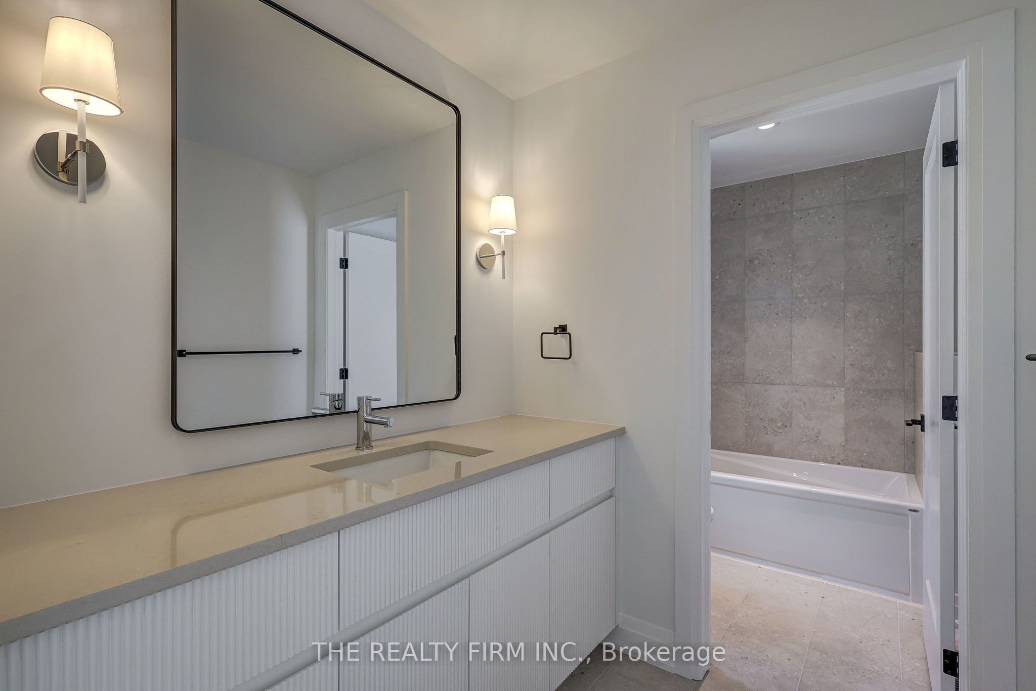 79 Royal Crescent Property Photo 42