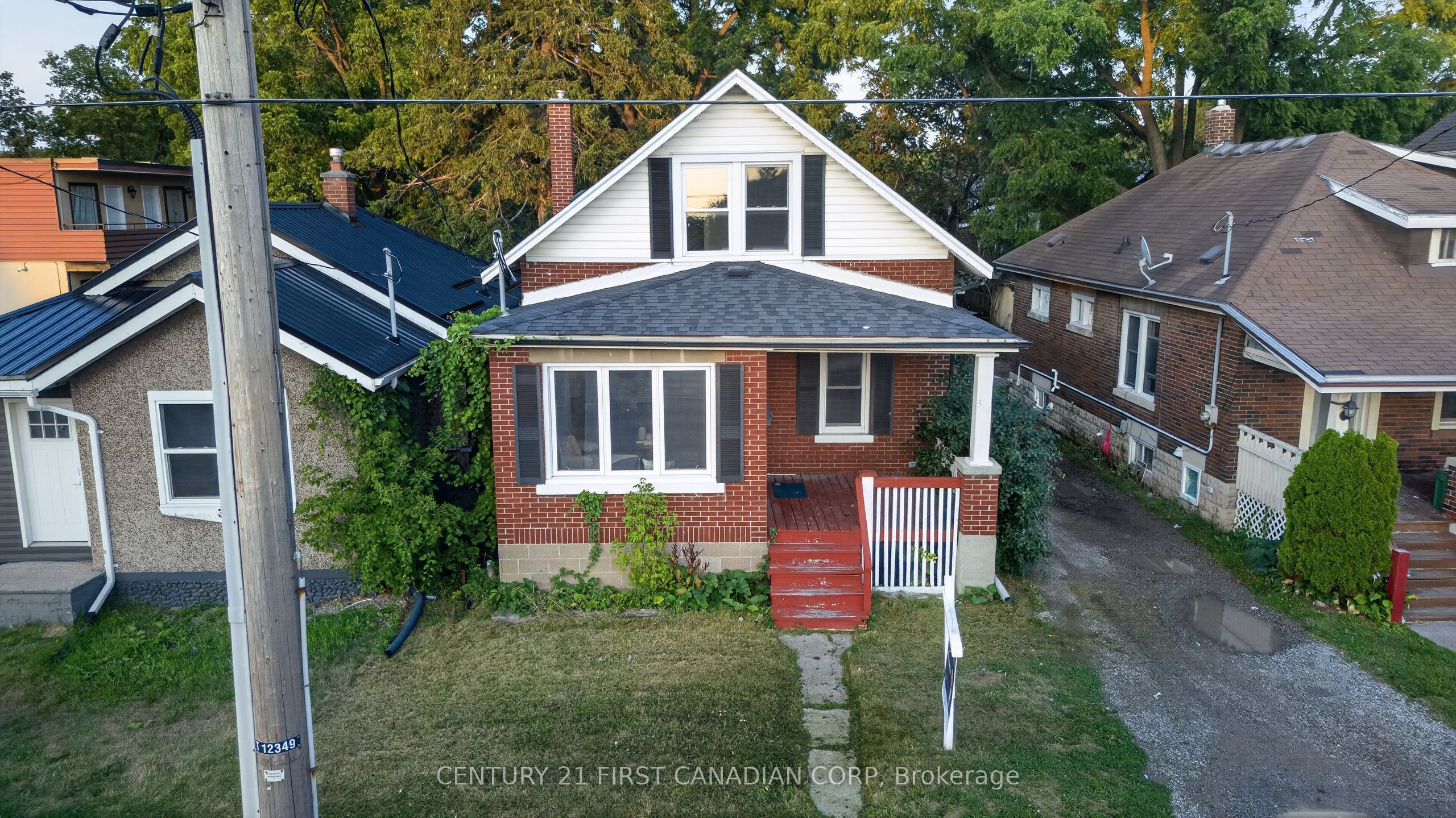 384 Wharncliffe Road S Property Photo 2