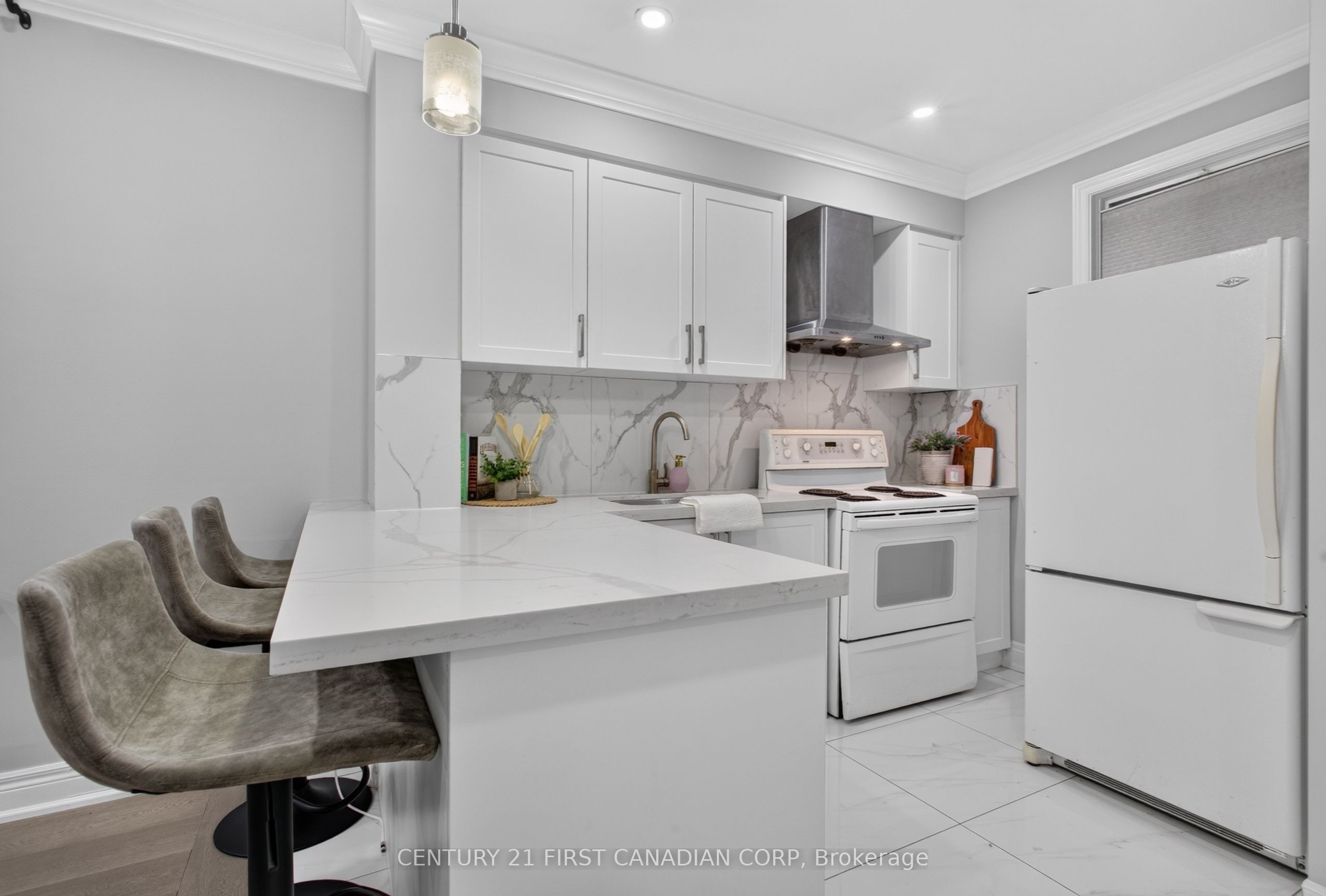 384 Wharncliffe Road S Property Photo 3