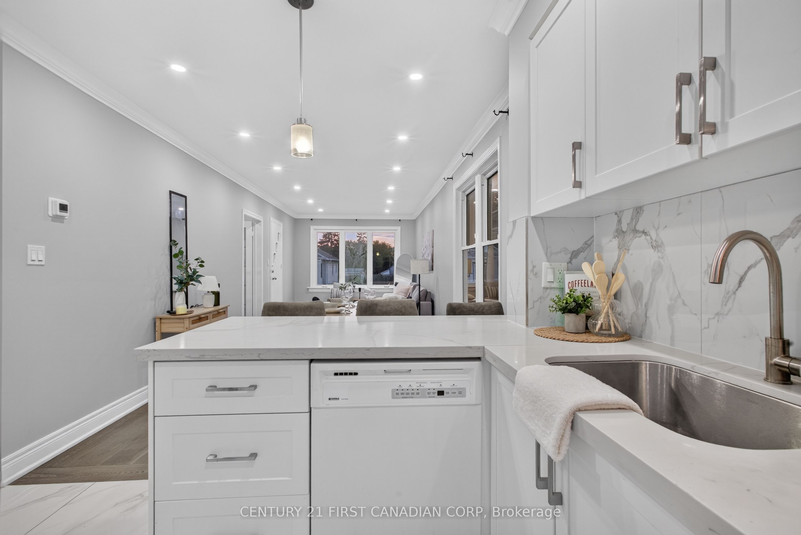 384 Wharncliffe Road S Property Photo 7