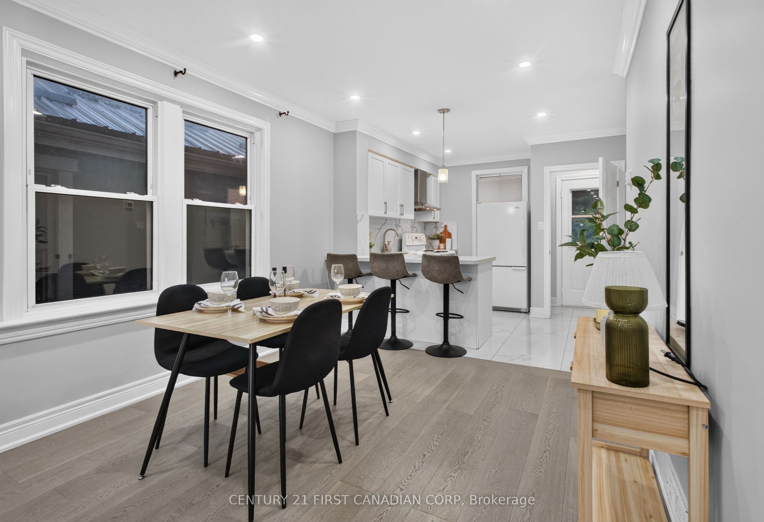 384 Wharncliffe Road S Property Photo 11