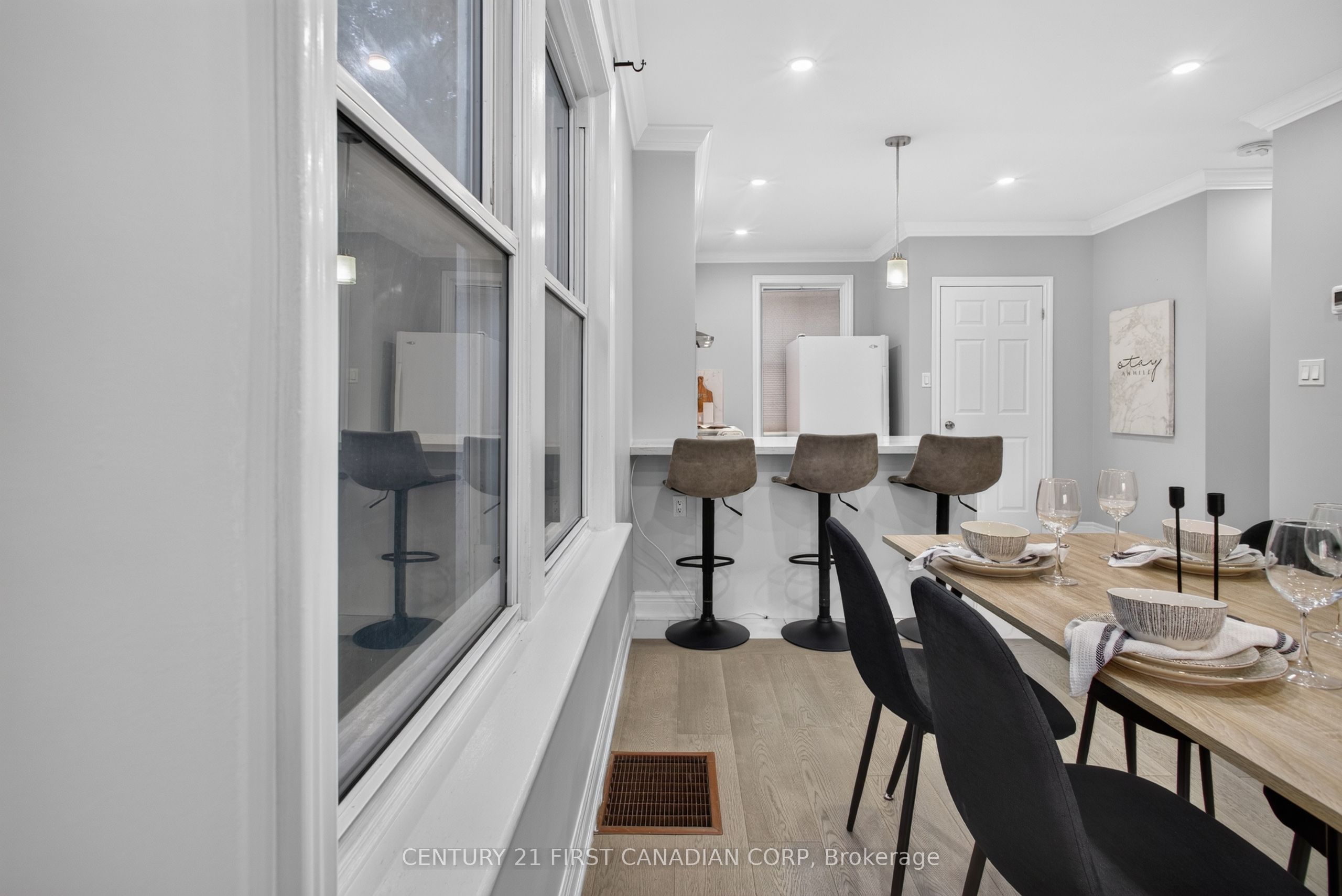384 Wharncliffe Road S Property Photo 12