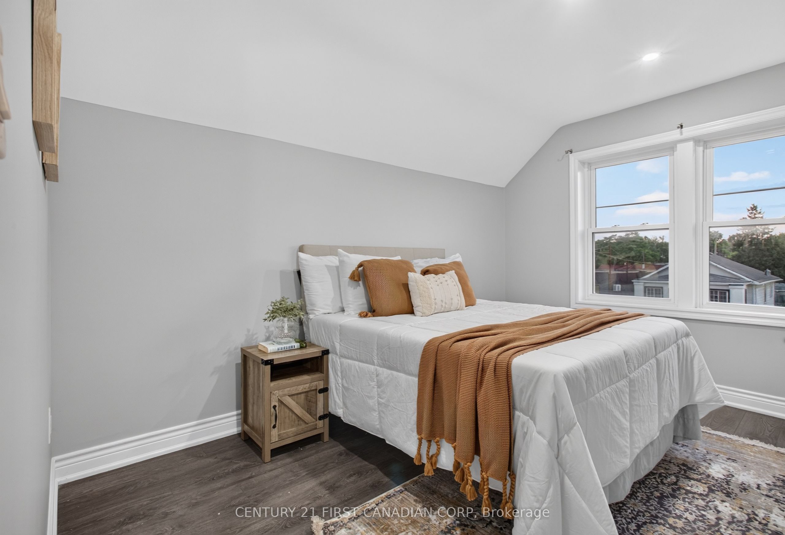 384 Wharncliffe Road S Property Photo 14