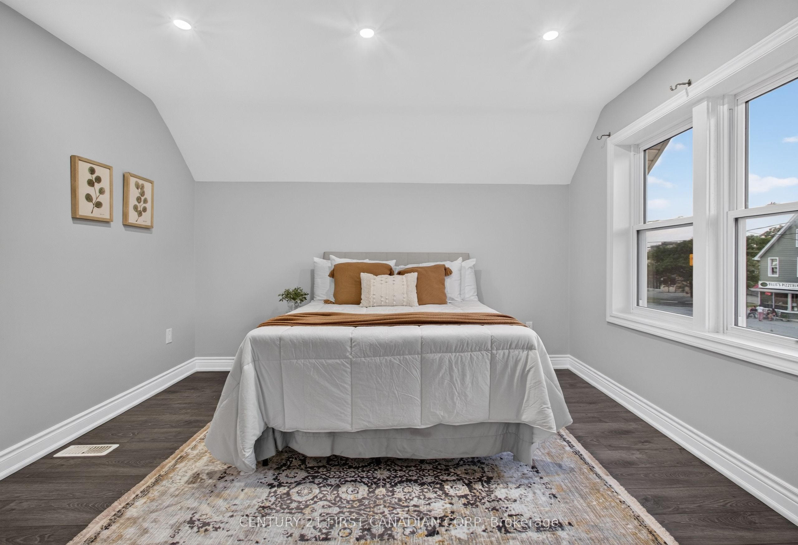 384 Wharncliffe Road S Property Photo 15