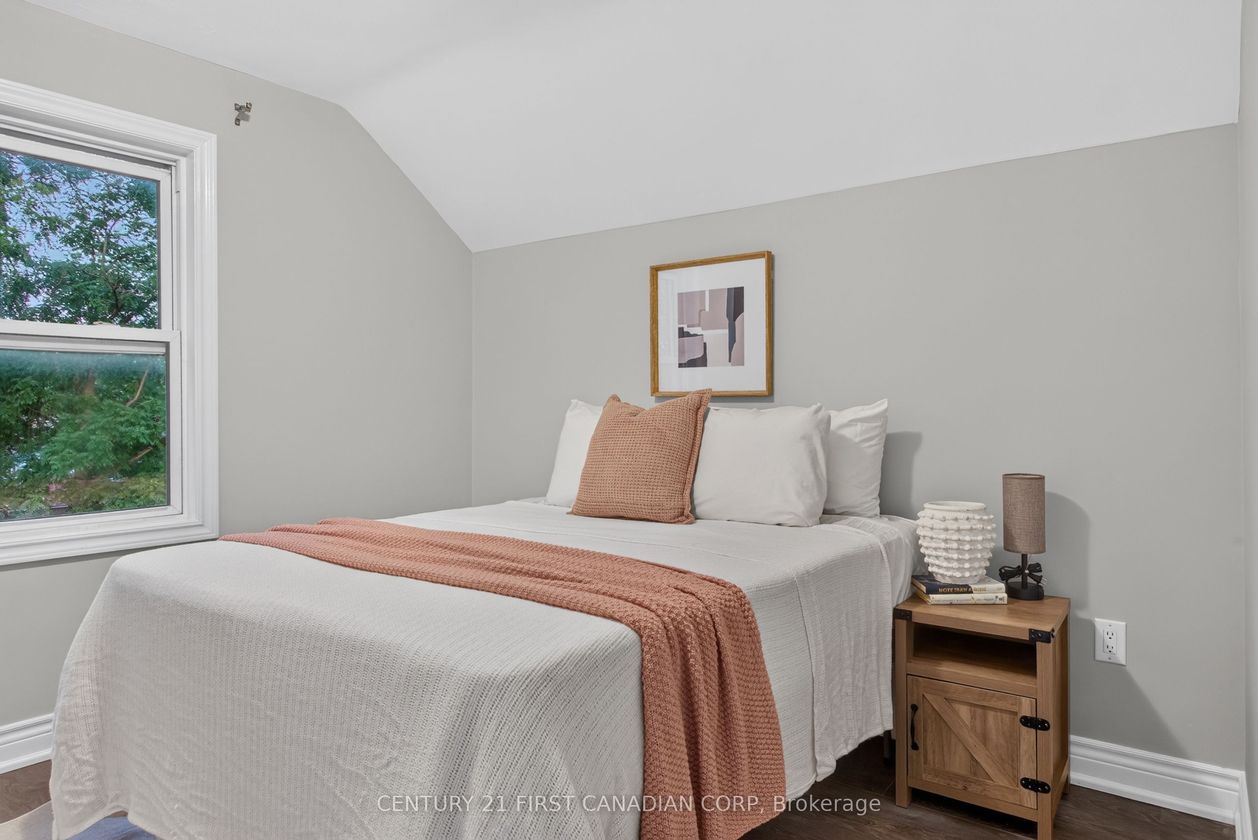 384 Wharncliffe Road S Property Photo 18