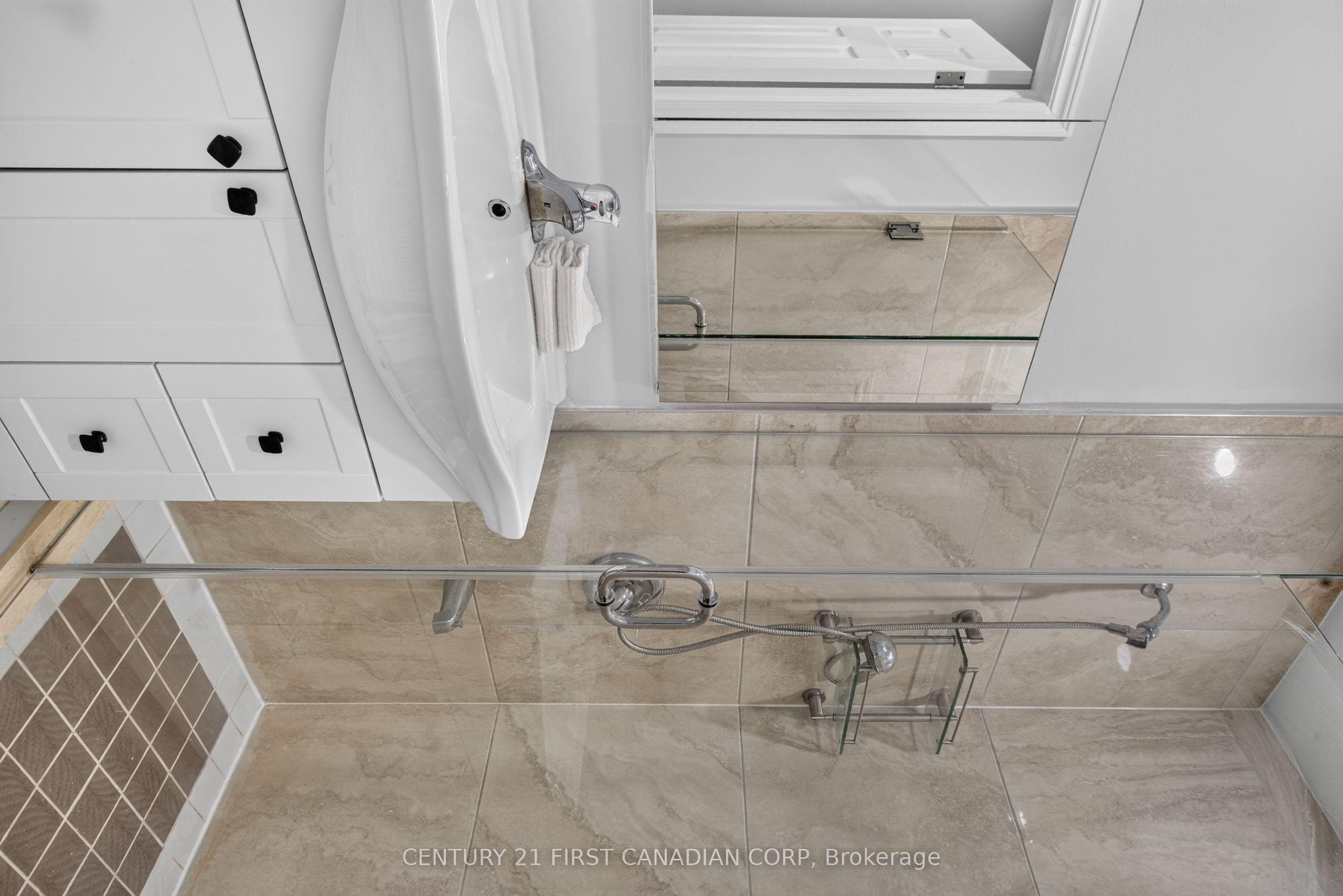 384 Wharncliffe Road S Property Photo 23