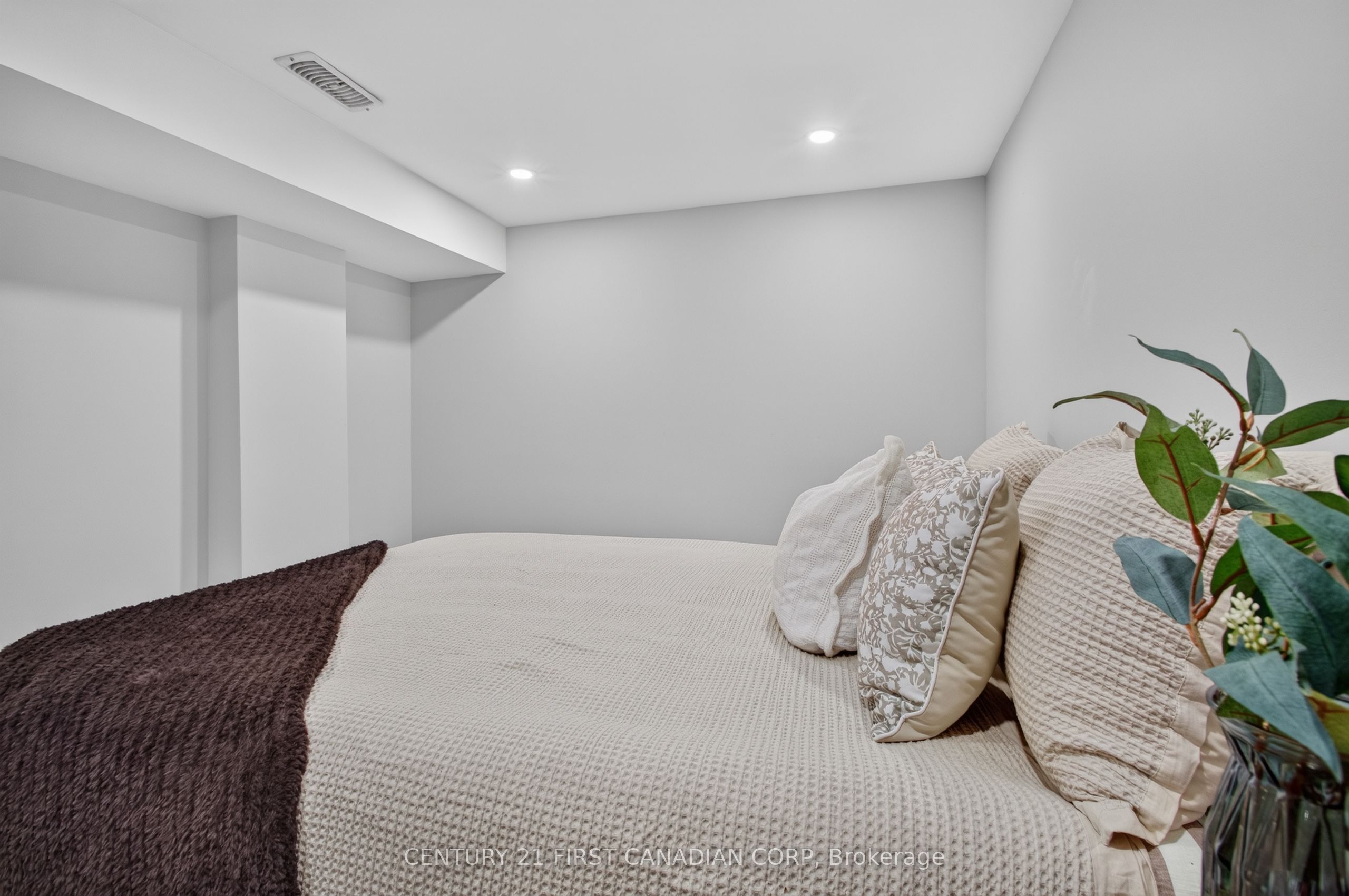 384 Wharncliffe Road S Property Photo 31