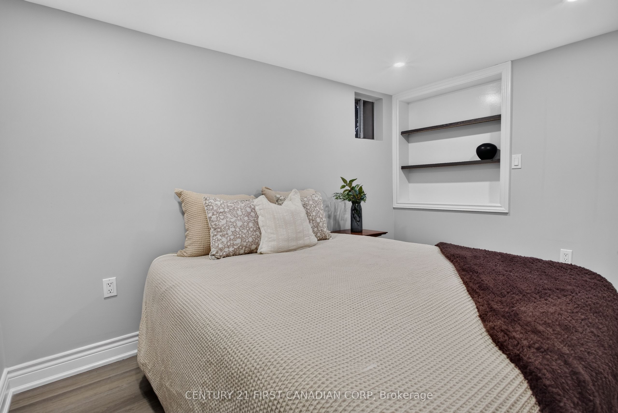 384 Wharncliffe Road S Property Photo 32