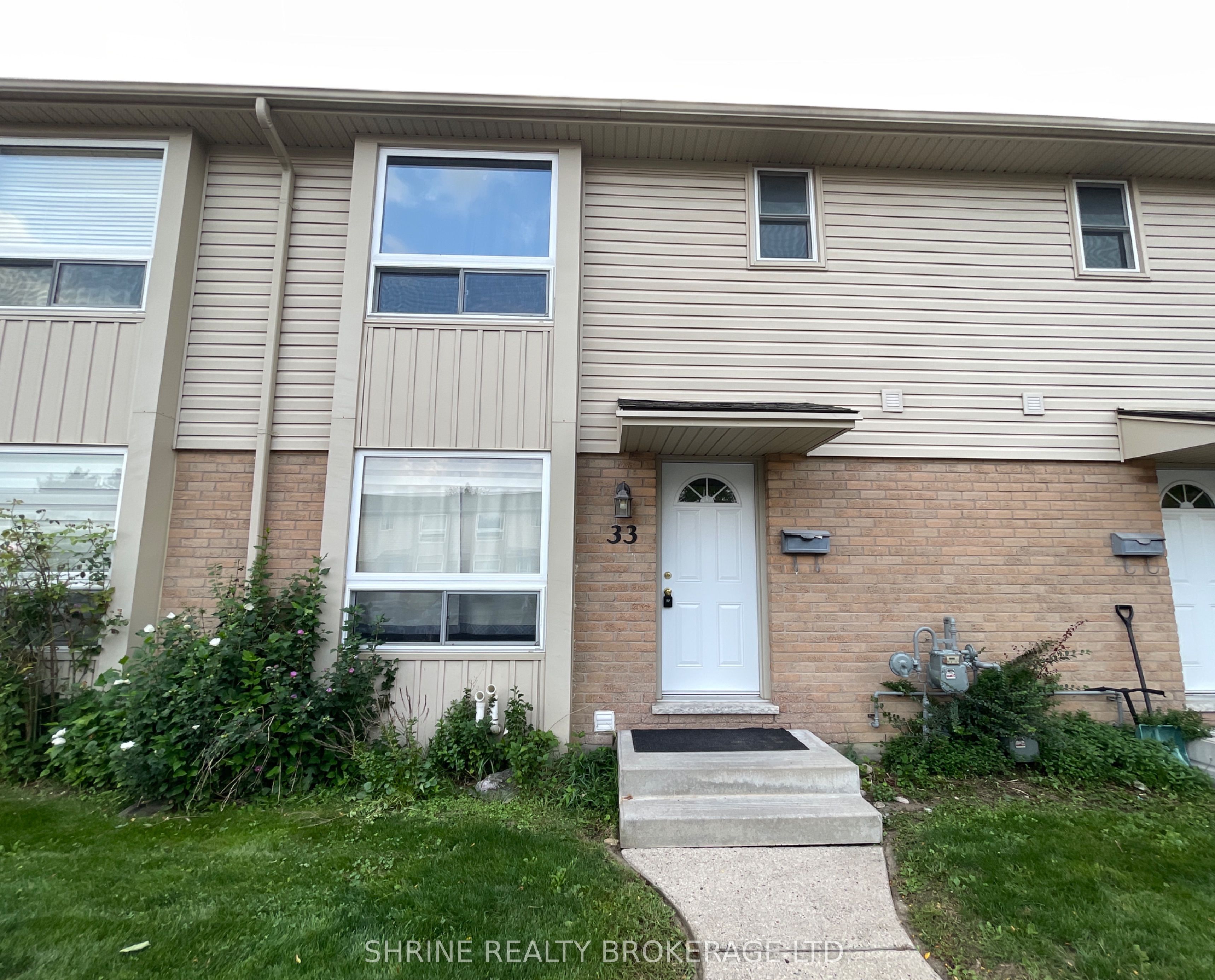 626 WHARNCLIFFE Road S 33 Property Photo 1
