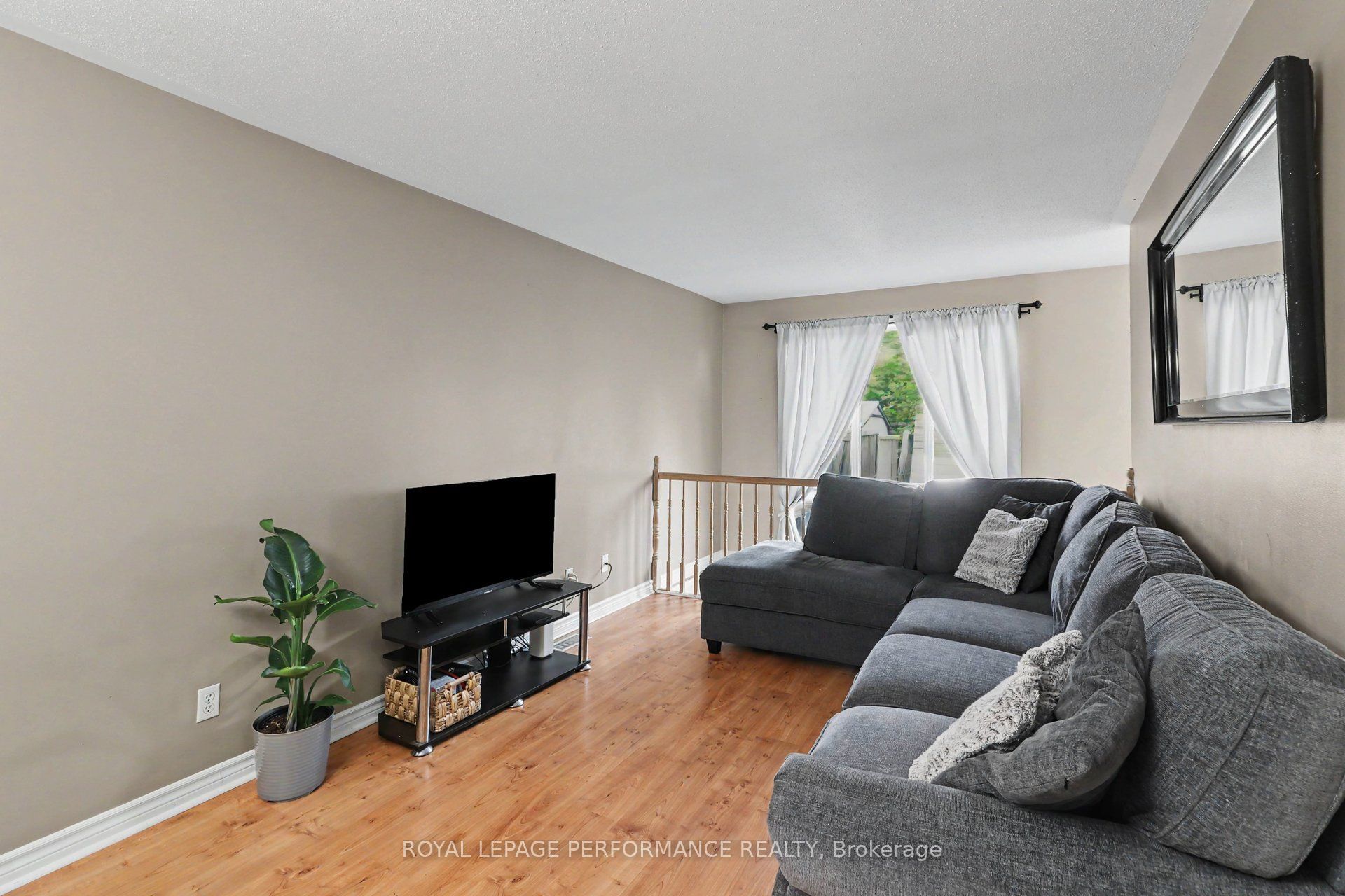 757 Nesting Way Property Photo 3