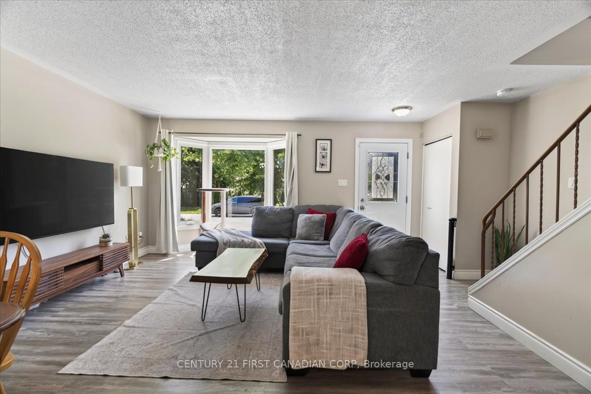 248 Ardsley Crescent Property Photo 6