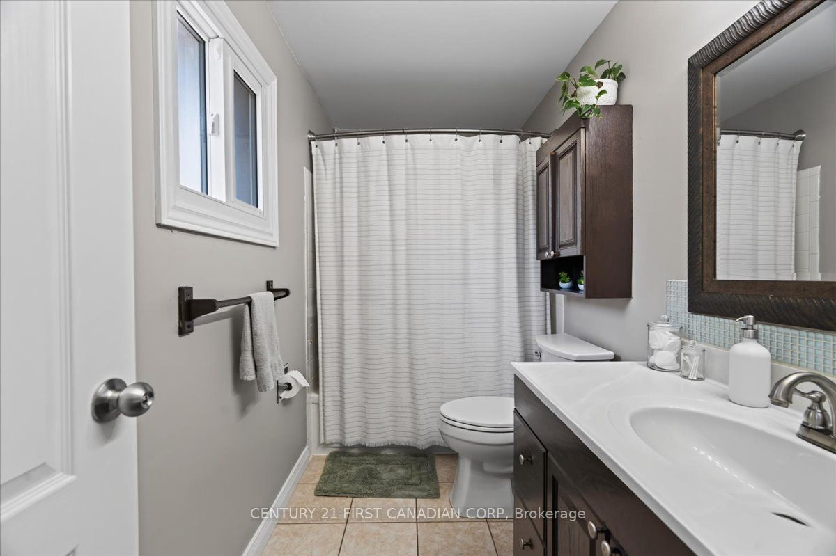 248 Ardsley Crescent Property Photo 12