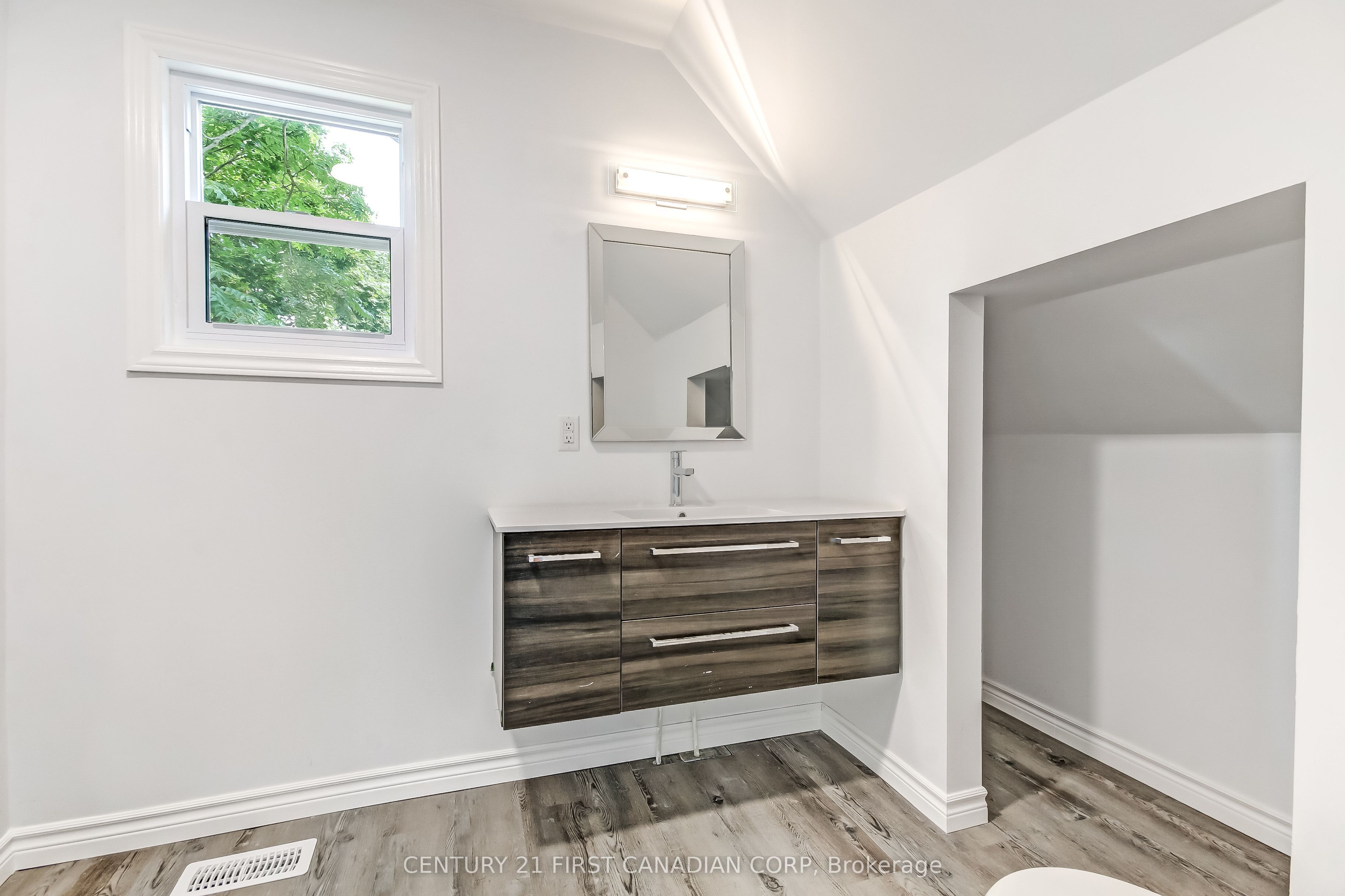 76 Chestnut Street Property Photo 13