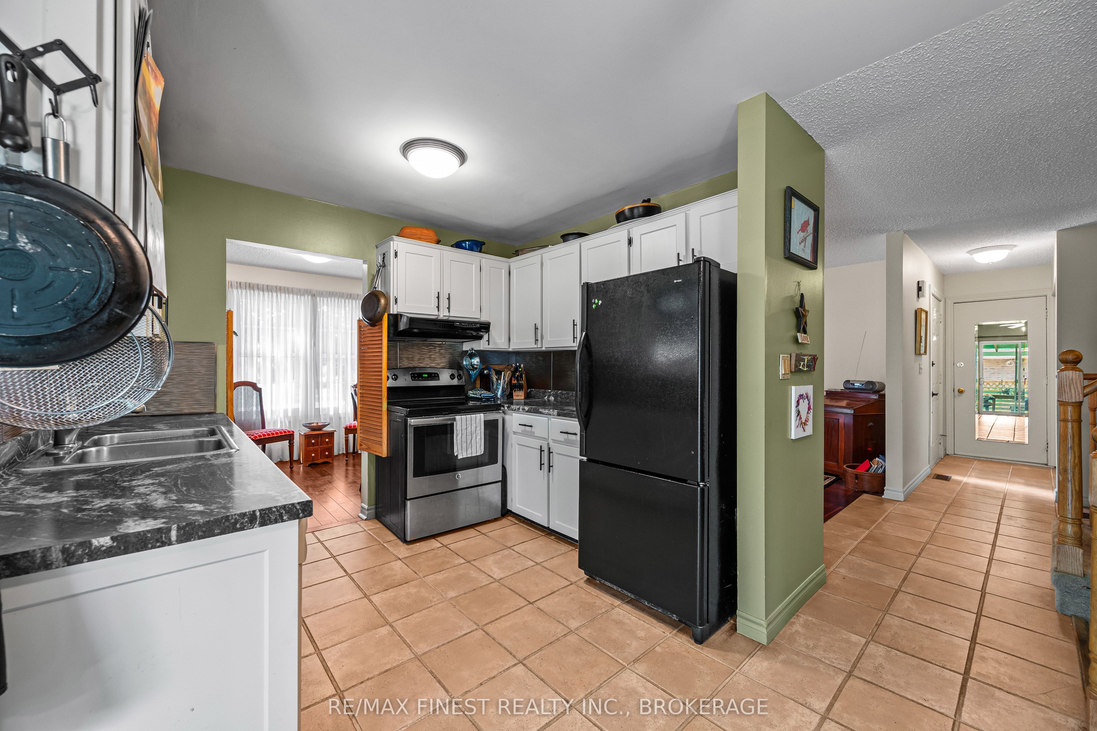 105 Grenadier Drive Property Photo 10