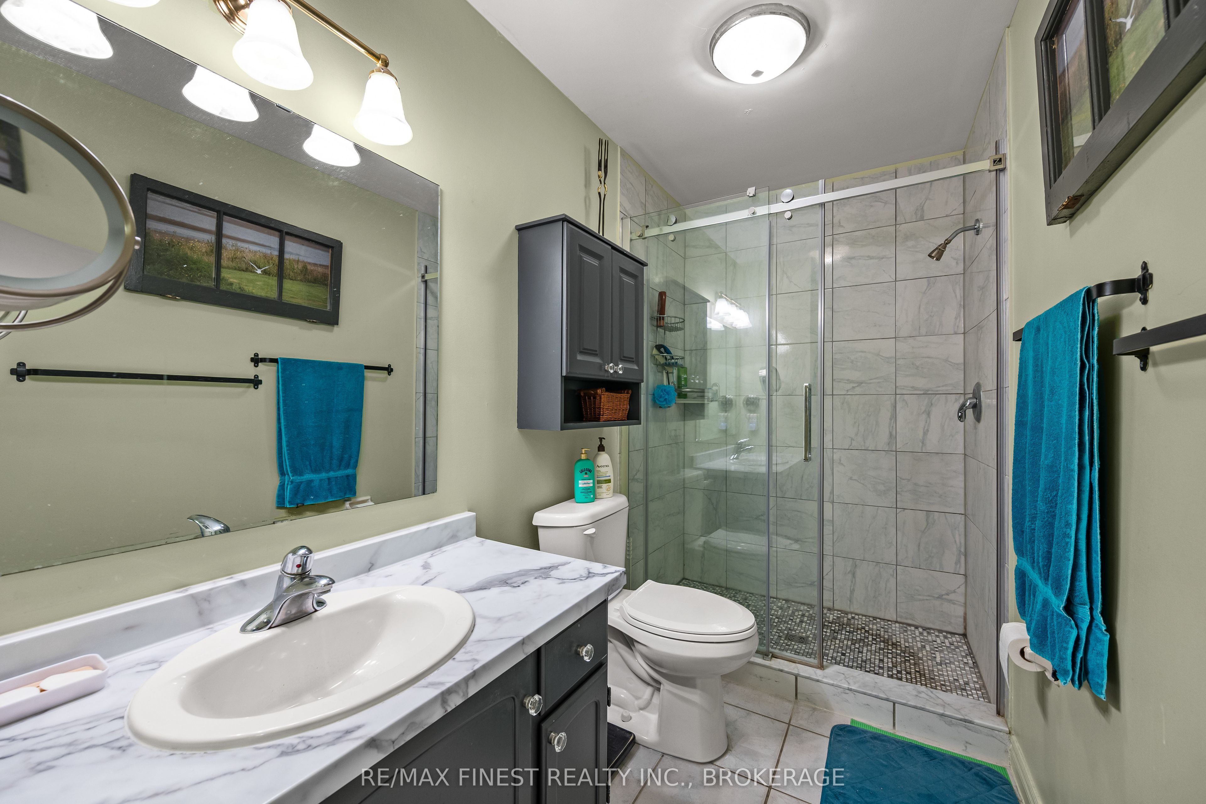 105 Grenadier Drive Property Photo 27
