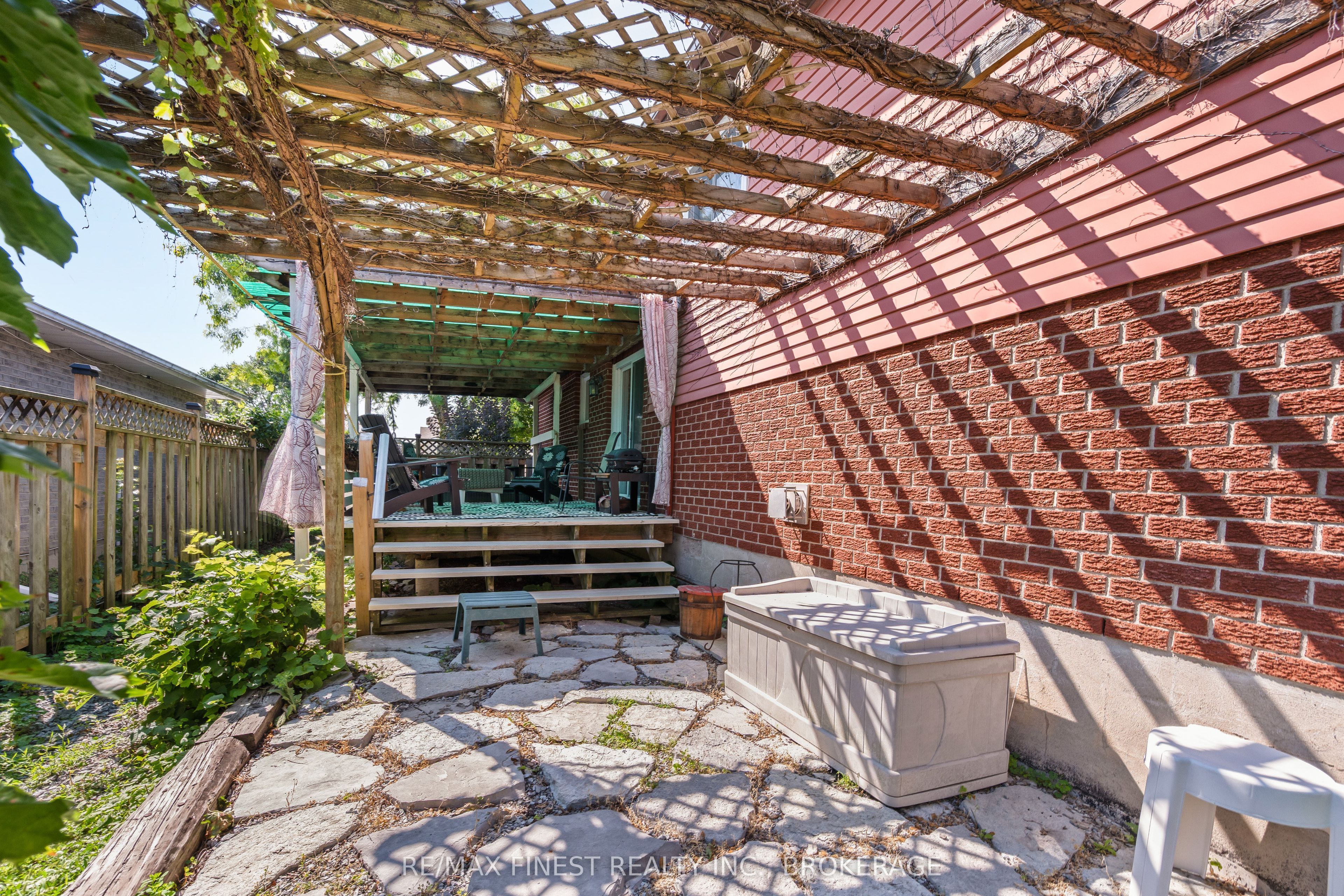 105 Grenadier Drive Property Photo 37