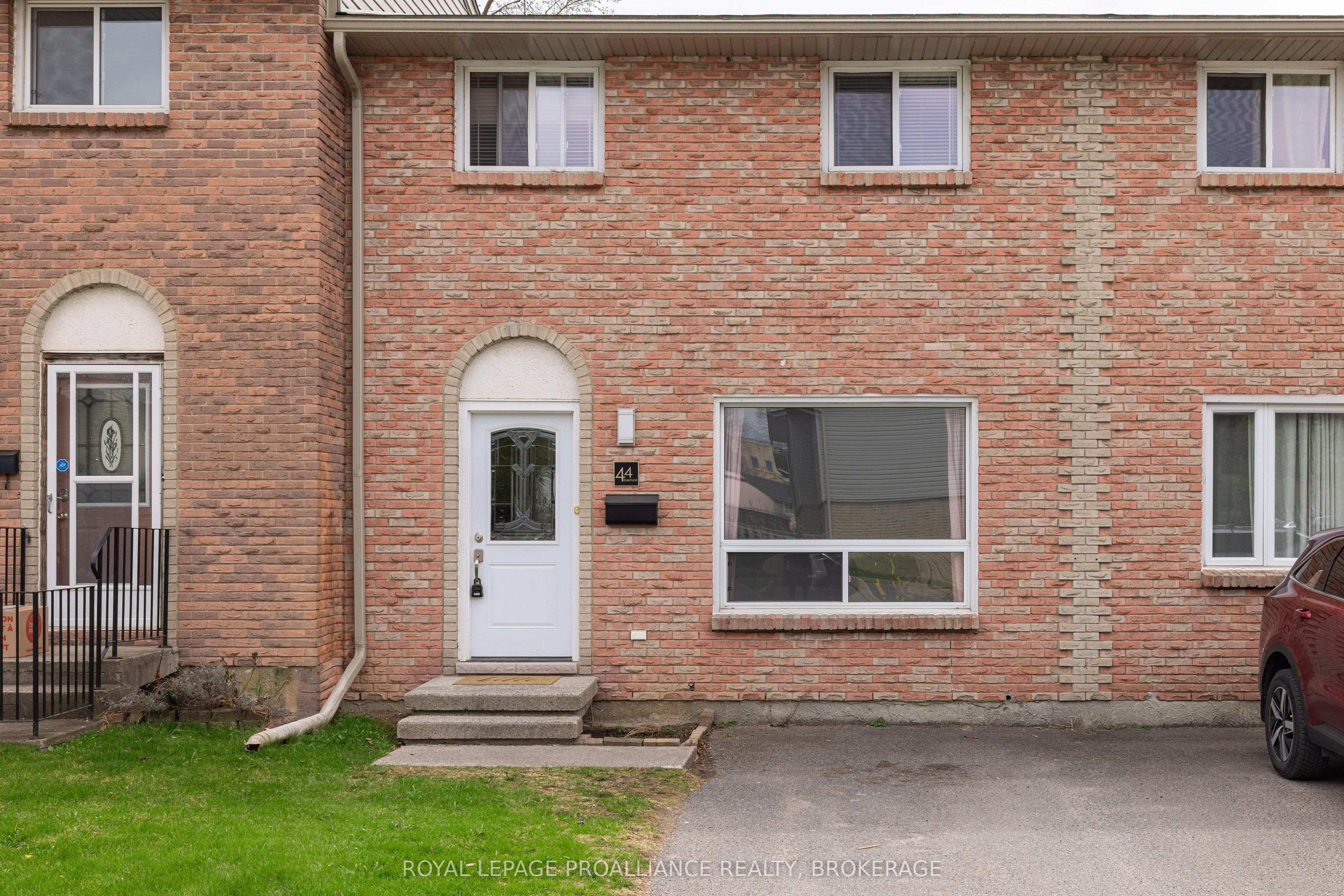44 Rosemund Crescent 53 Property Photo 3
