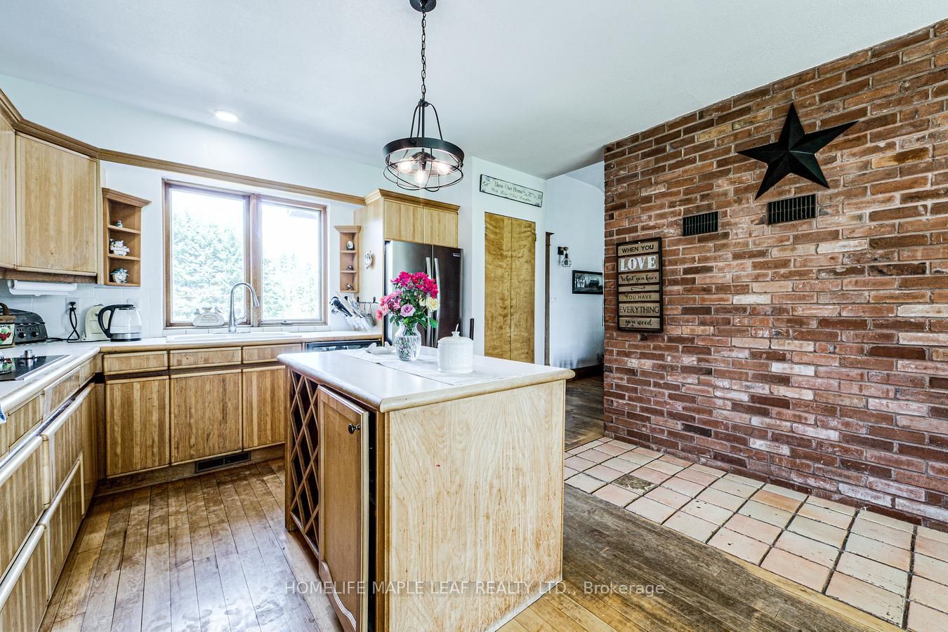 333329 7th Line Property Photo 9
