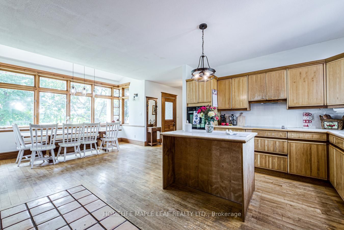333329 7th Line Property Photo 11