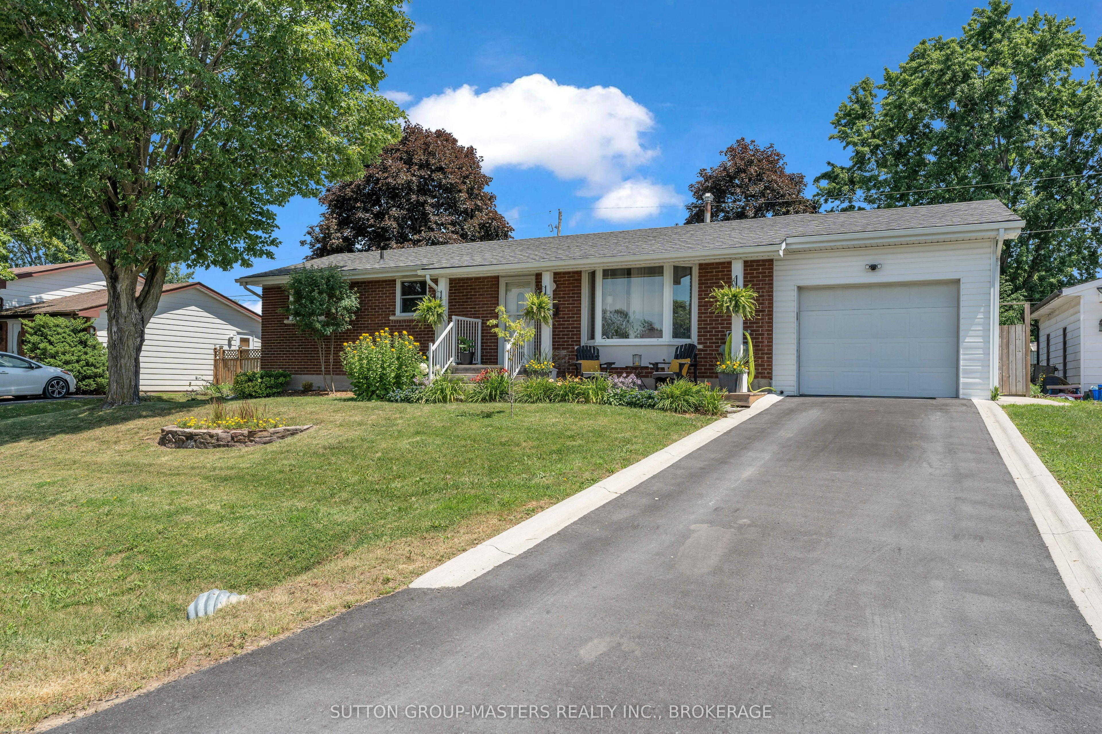 11 Chesterfield Drive Property Photo 1