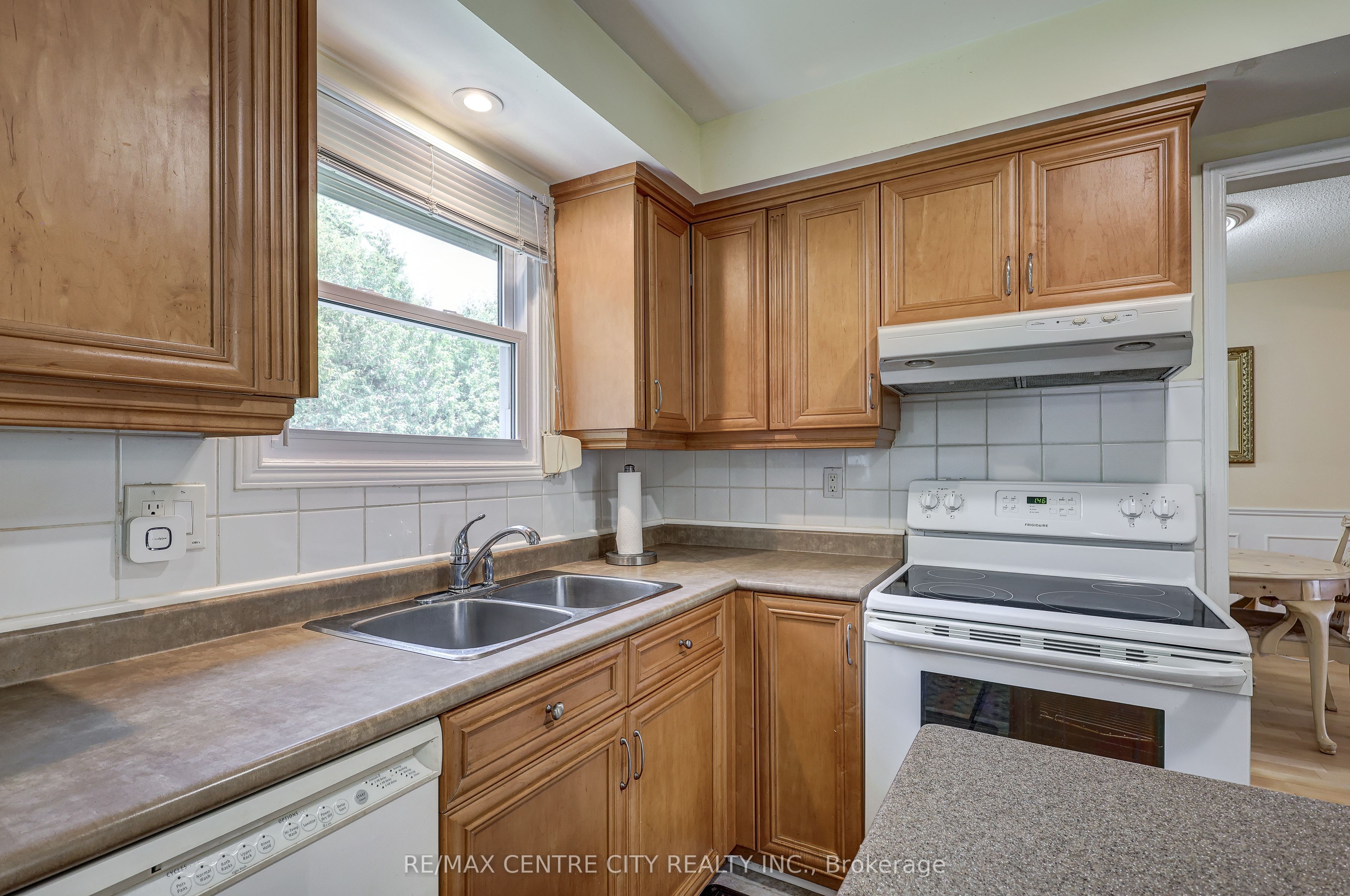 48 Clarendon Crescent Property Photo 11