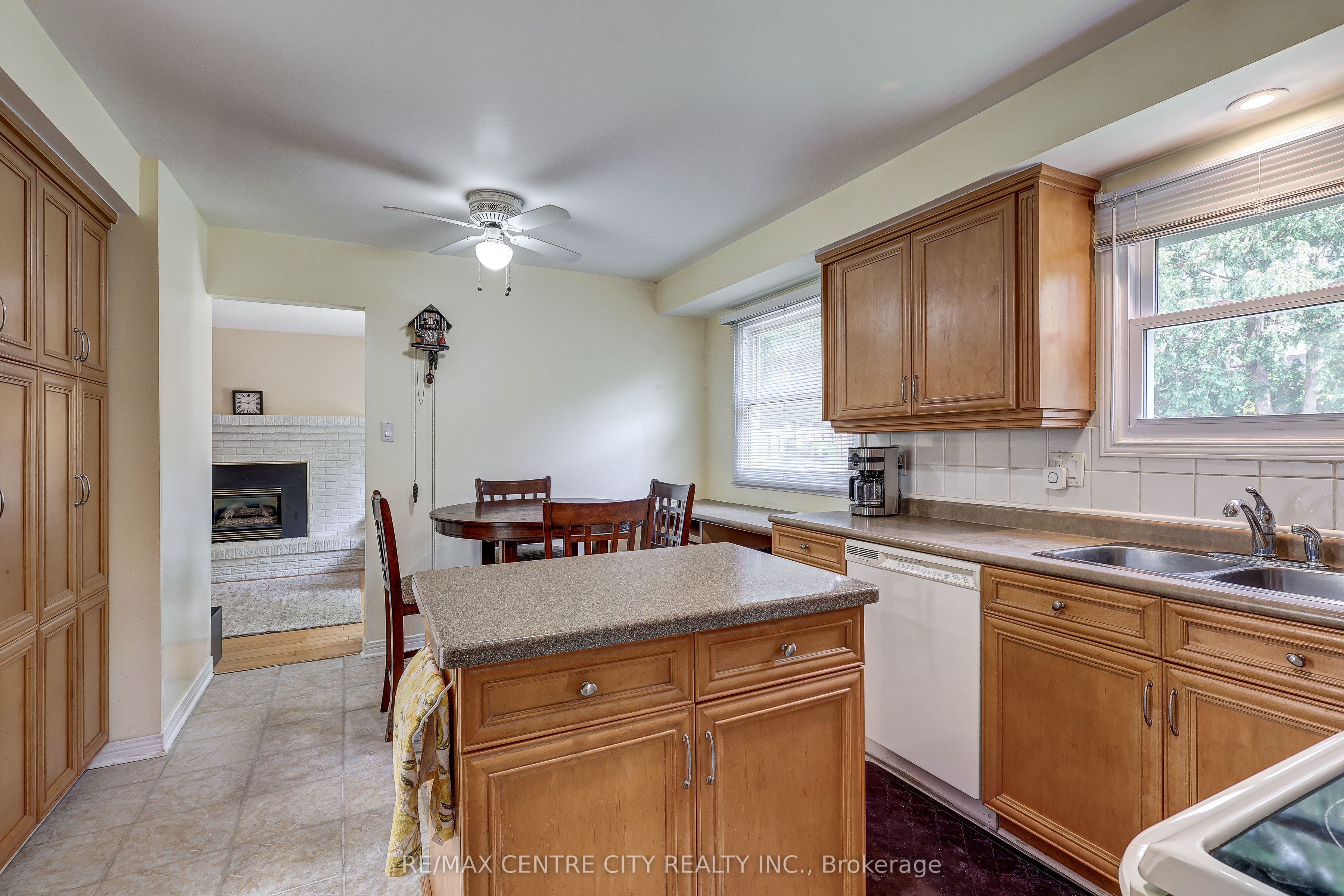 48 Clarendon Crescent Property Photo 12
