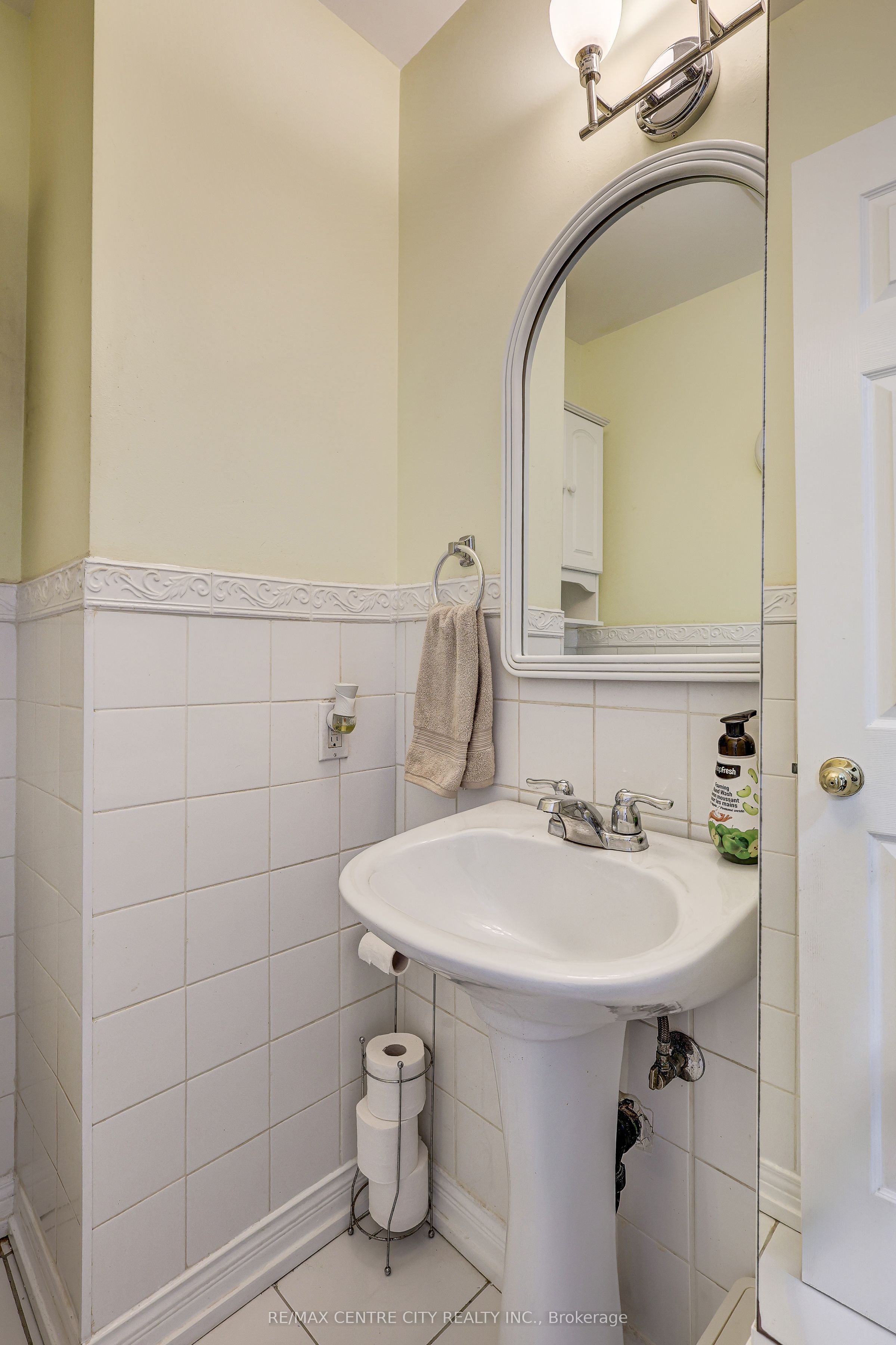 48 Clarendon Crescent Property Photo 22