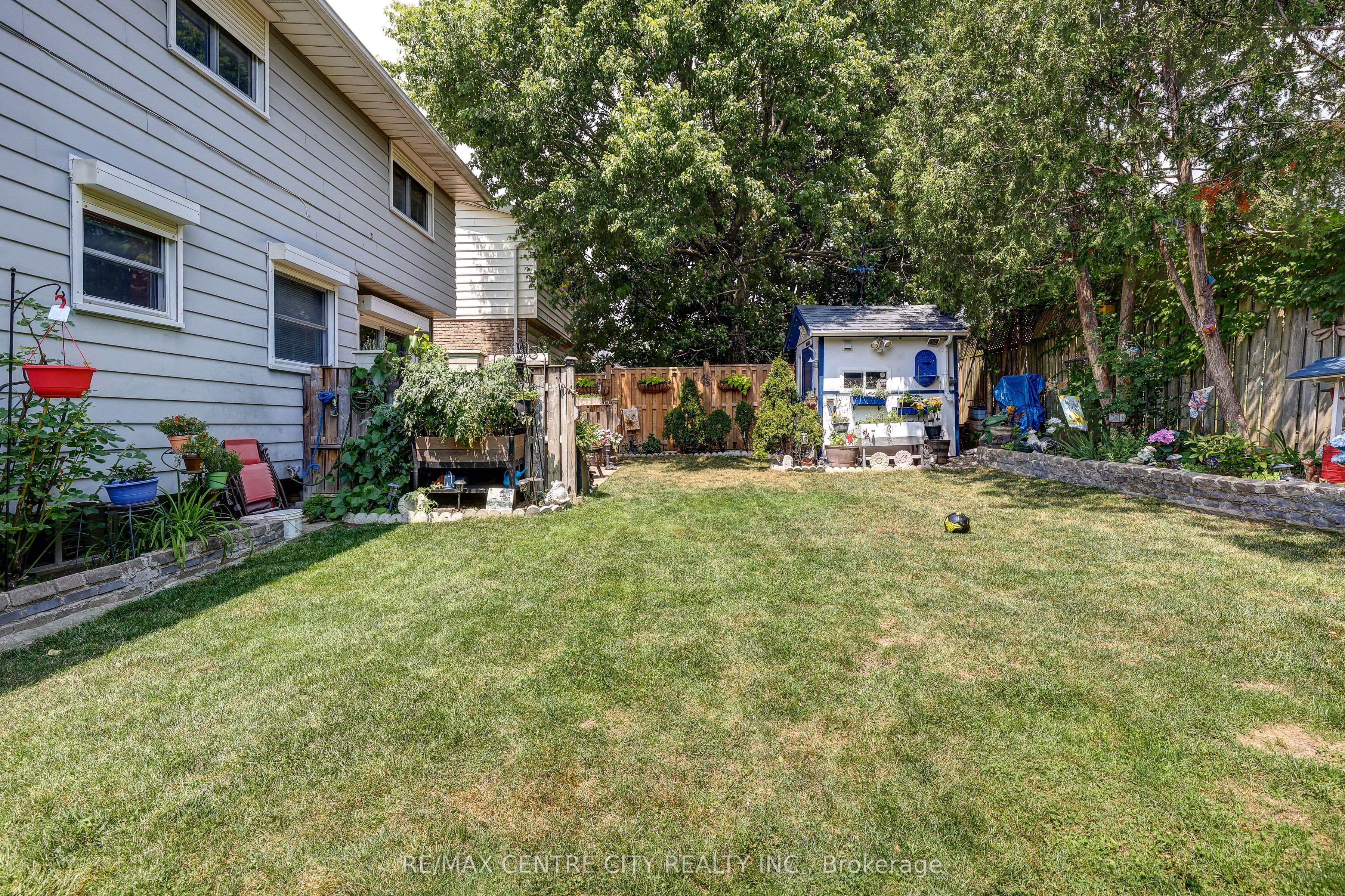 48 Clarendon Crescent Property Photo 42