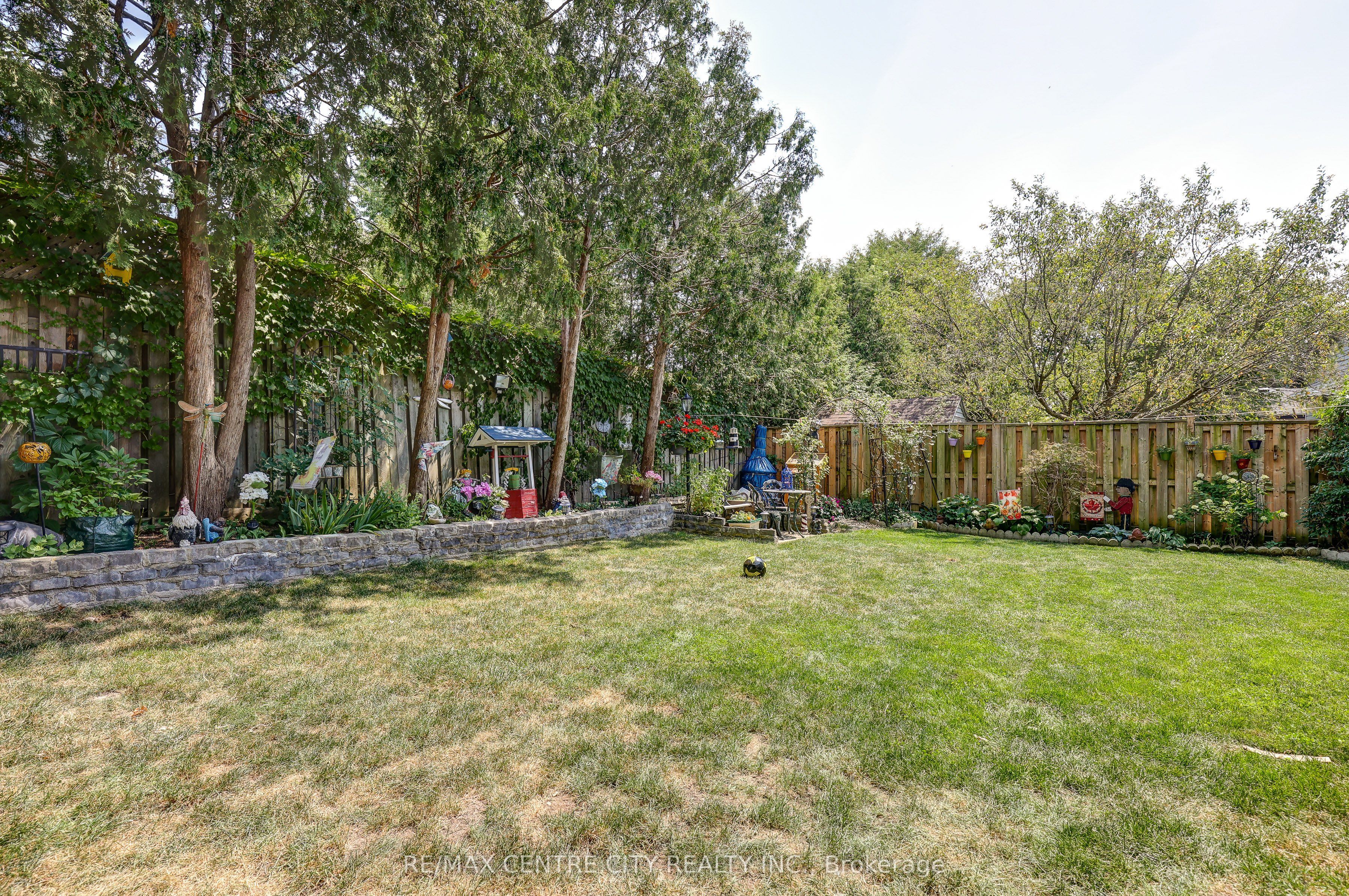 48 Clarendon Crescent Property Photo 46