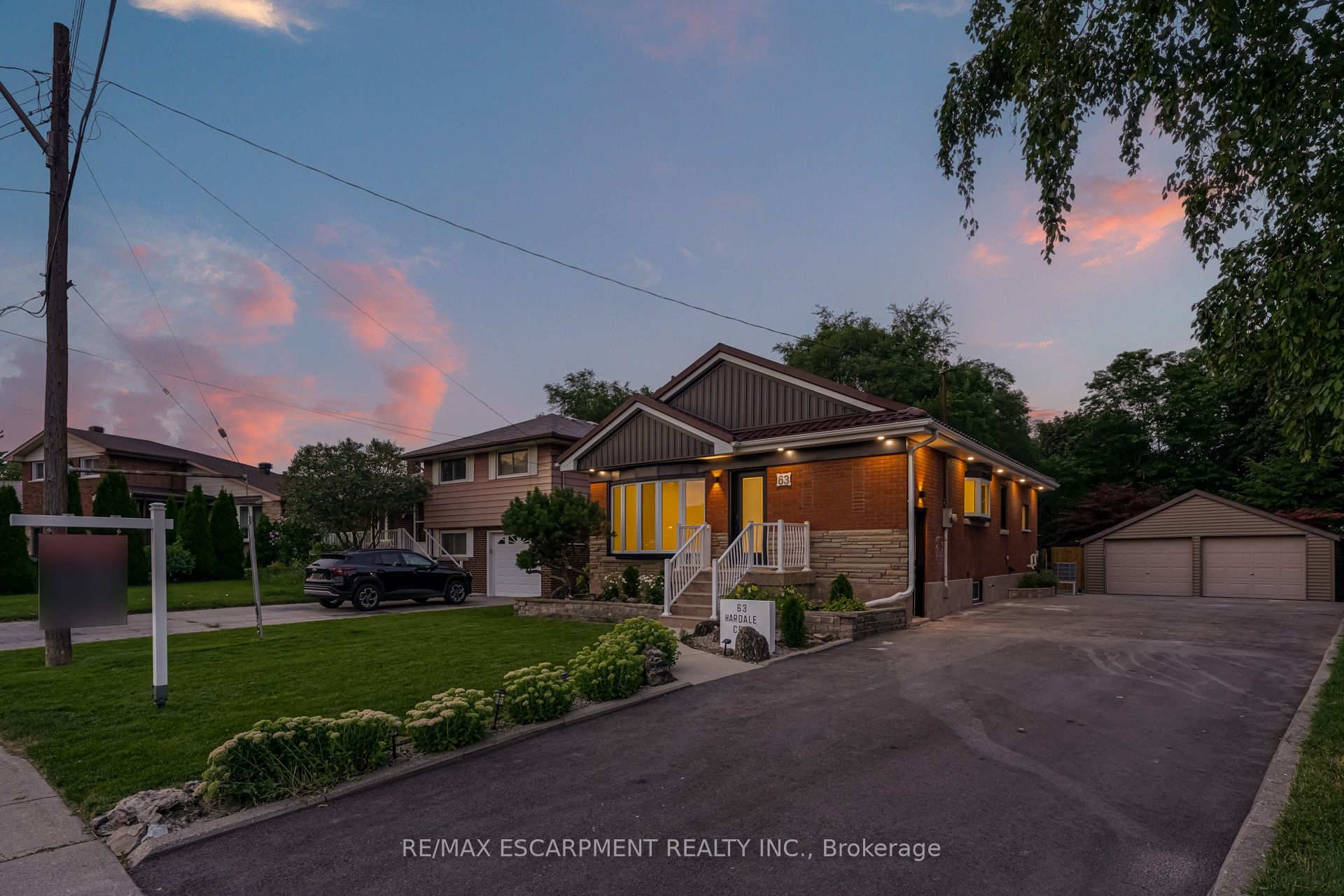 63 Hardale Crescent Property Photo 2