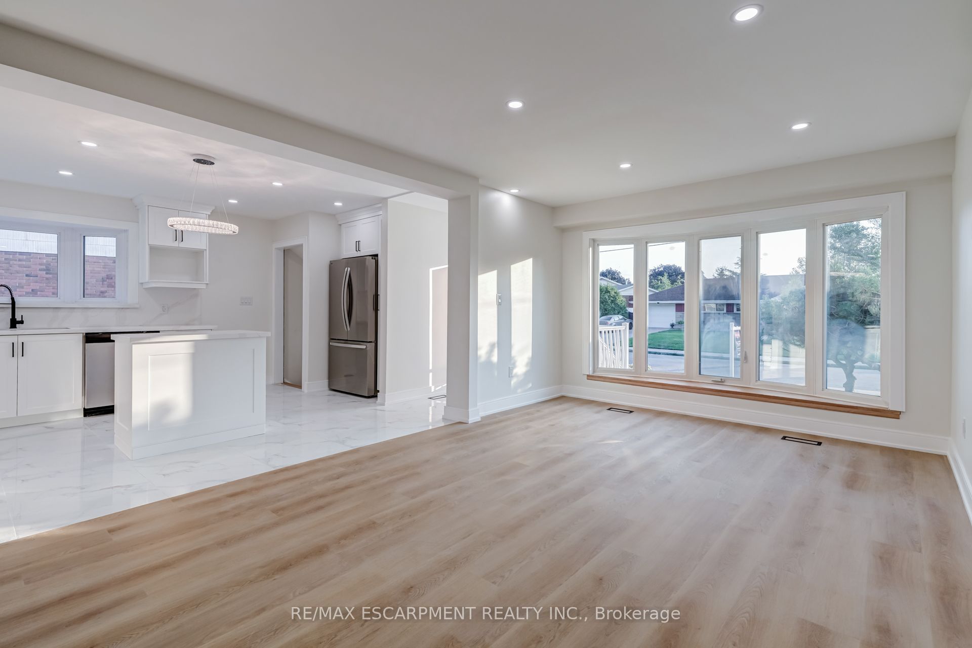 63 Hardale Crescent Property Photo 14
