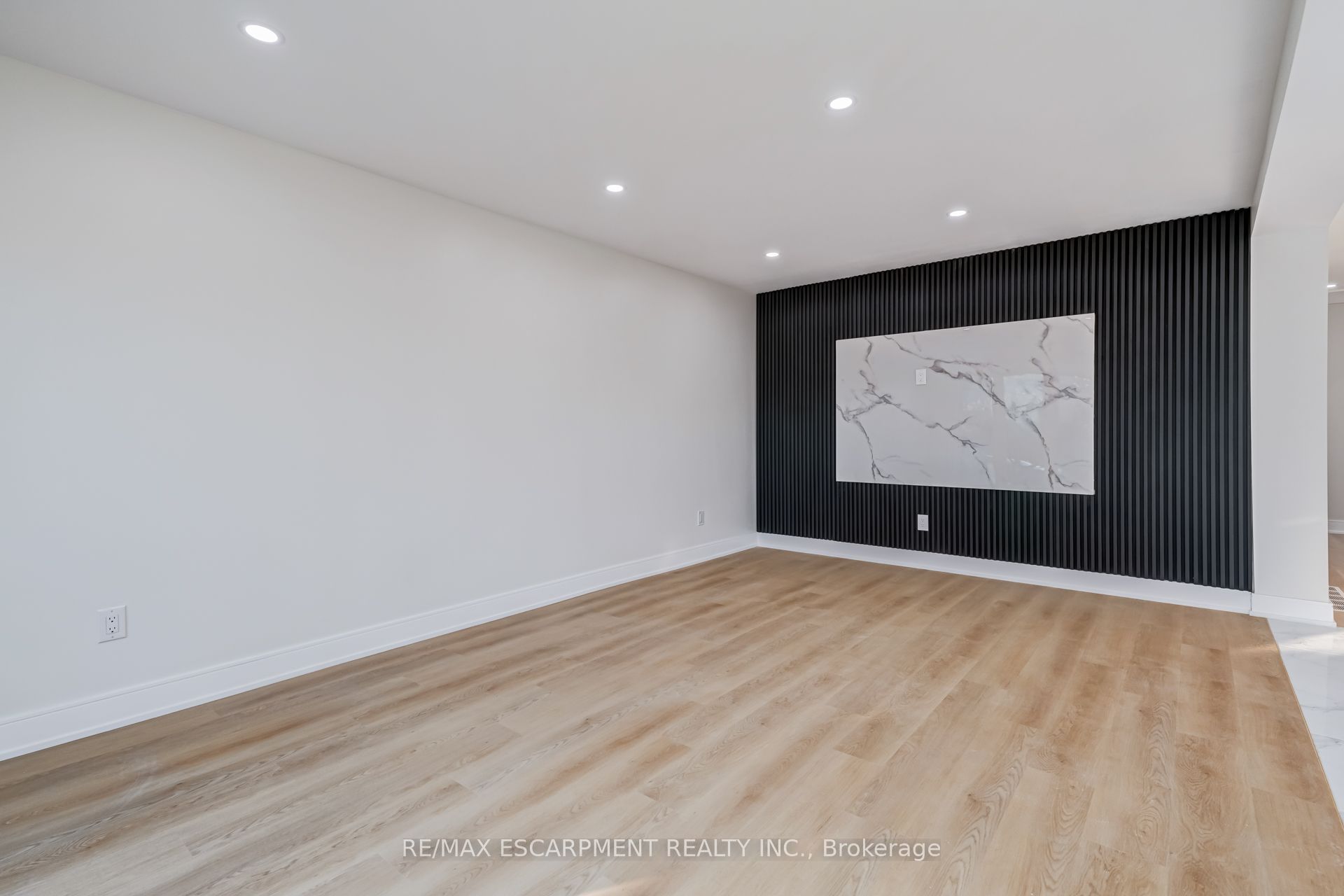 63 Hardale Crescent Property Photo 15