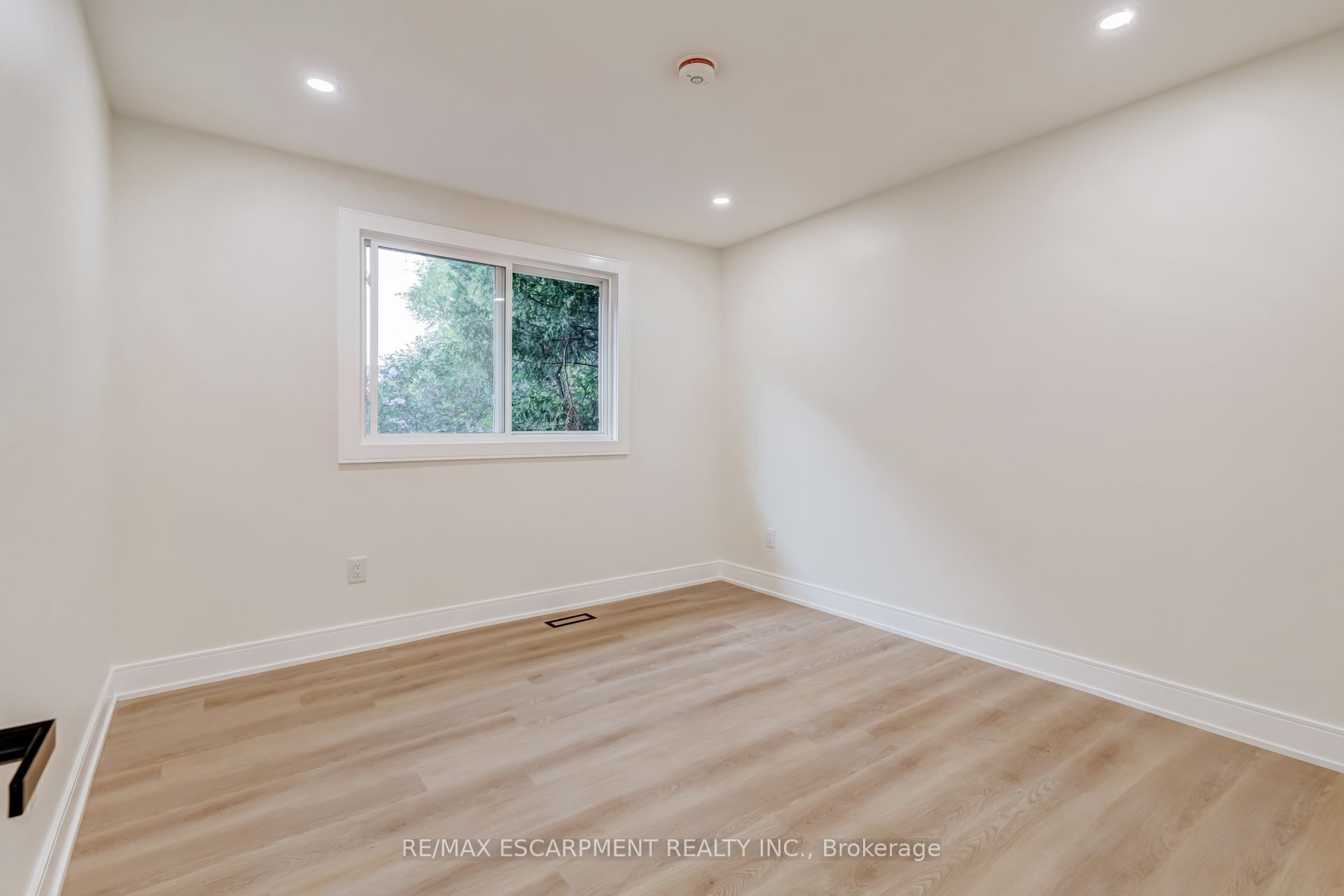 63 Hardale Crescent Property Photo 17