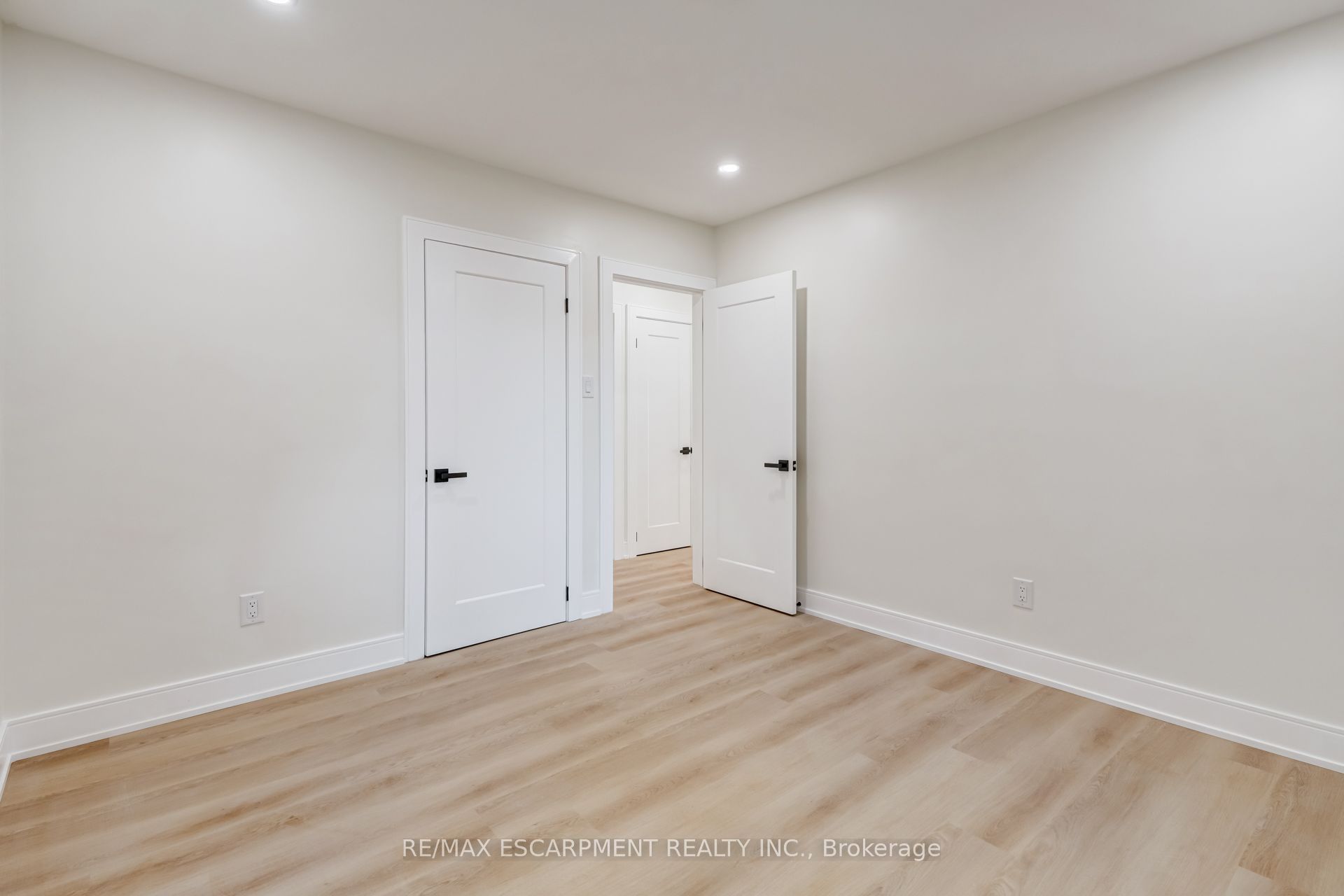 63 Hardale Crescent Property Photo 18
