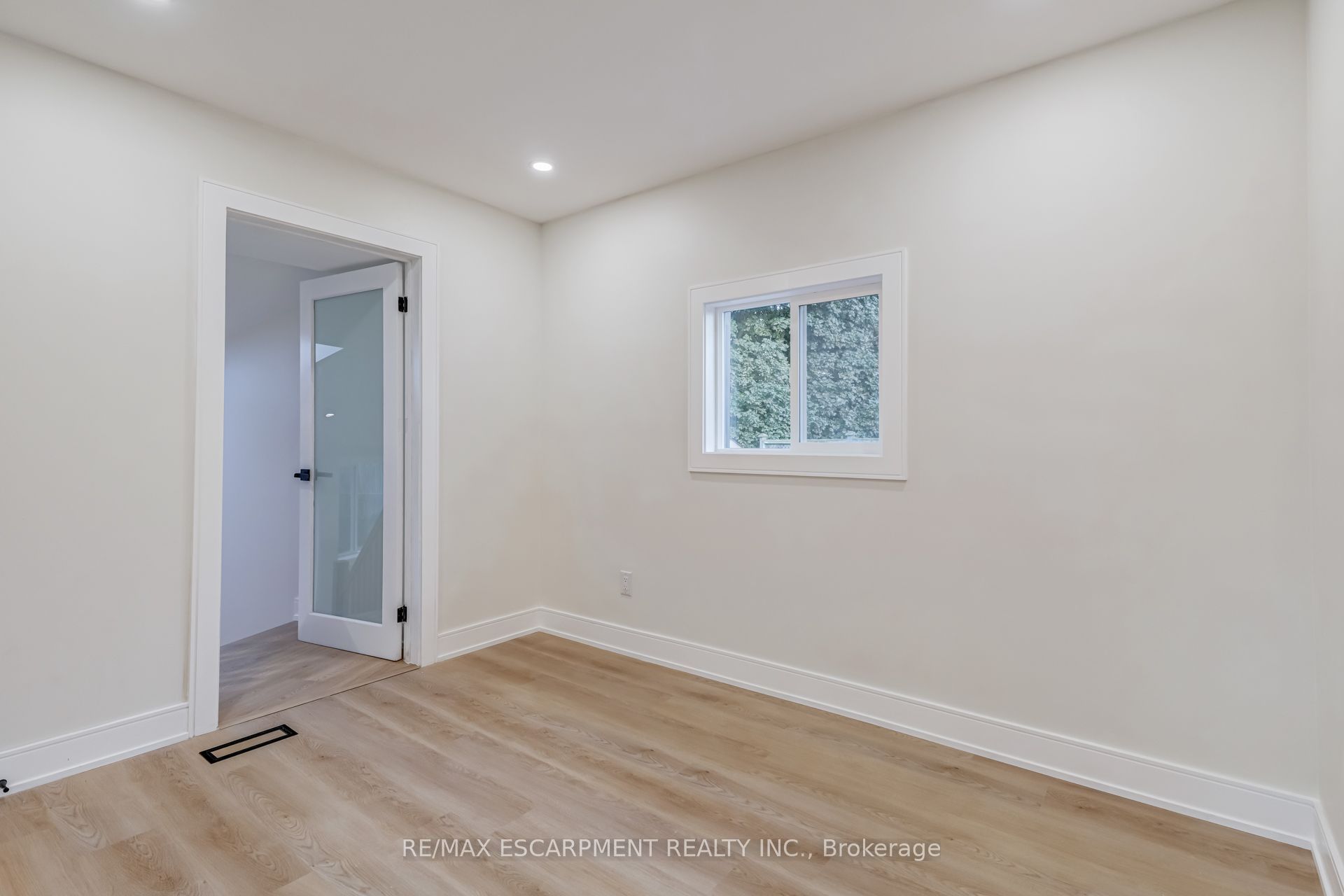 63 Hardale Crescent Property Photo 23