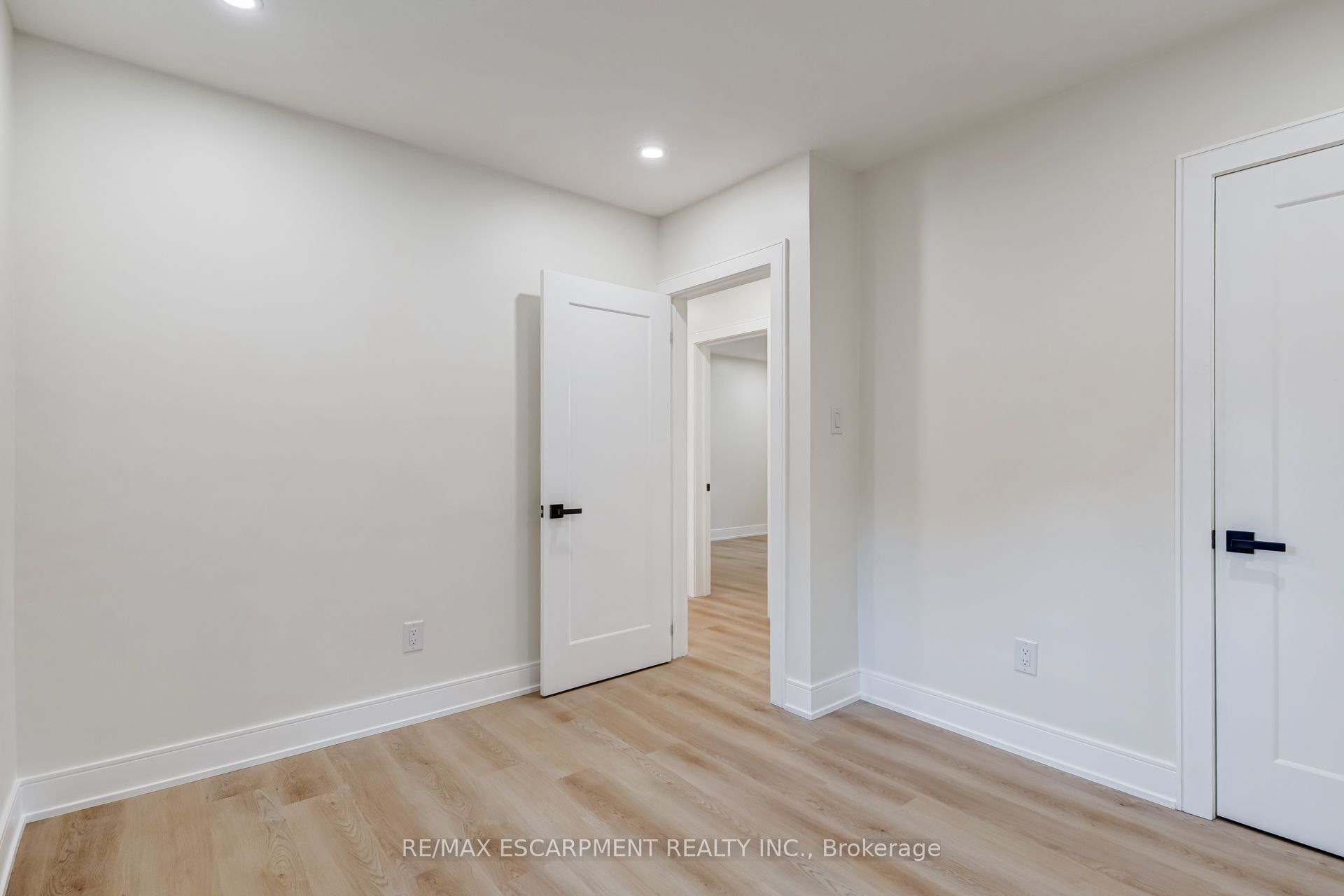 63 Hardale Crescent Property Photo 24