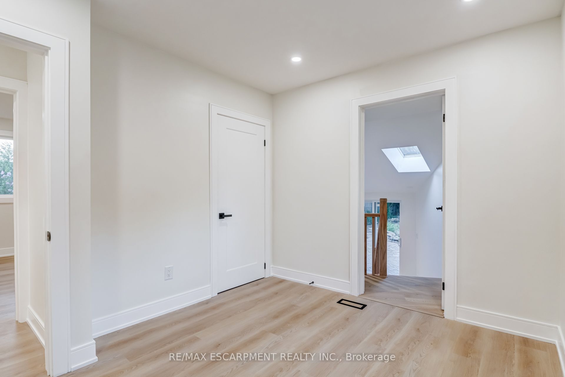 63 Hardale Crescent Property Photo 25