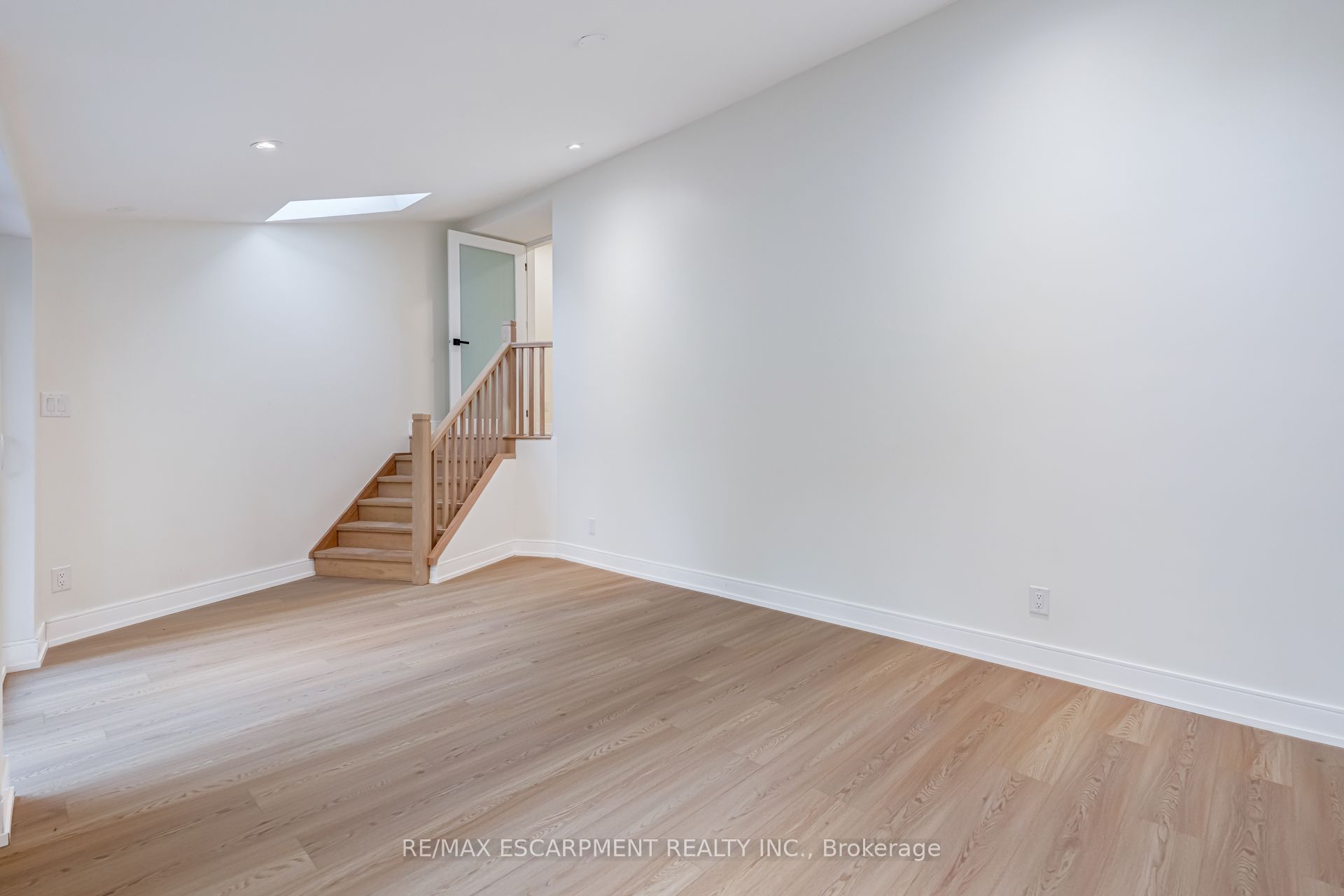 63 Hardale Crescent Property Photo 26