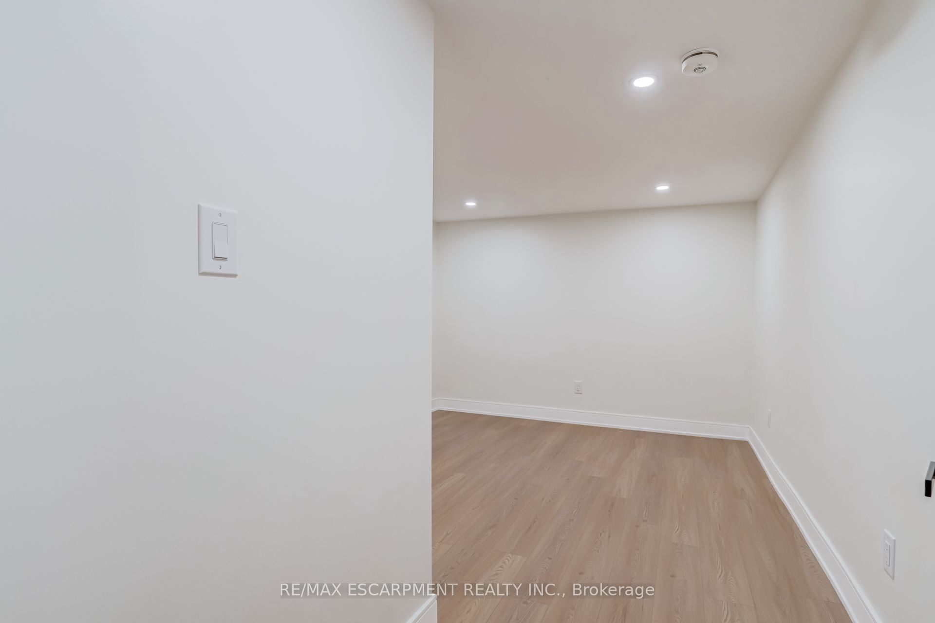 63 Hardale Crescent Property Photo 37