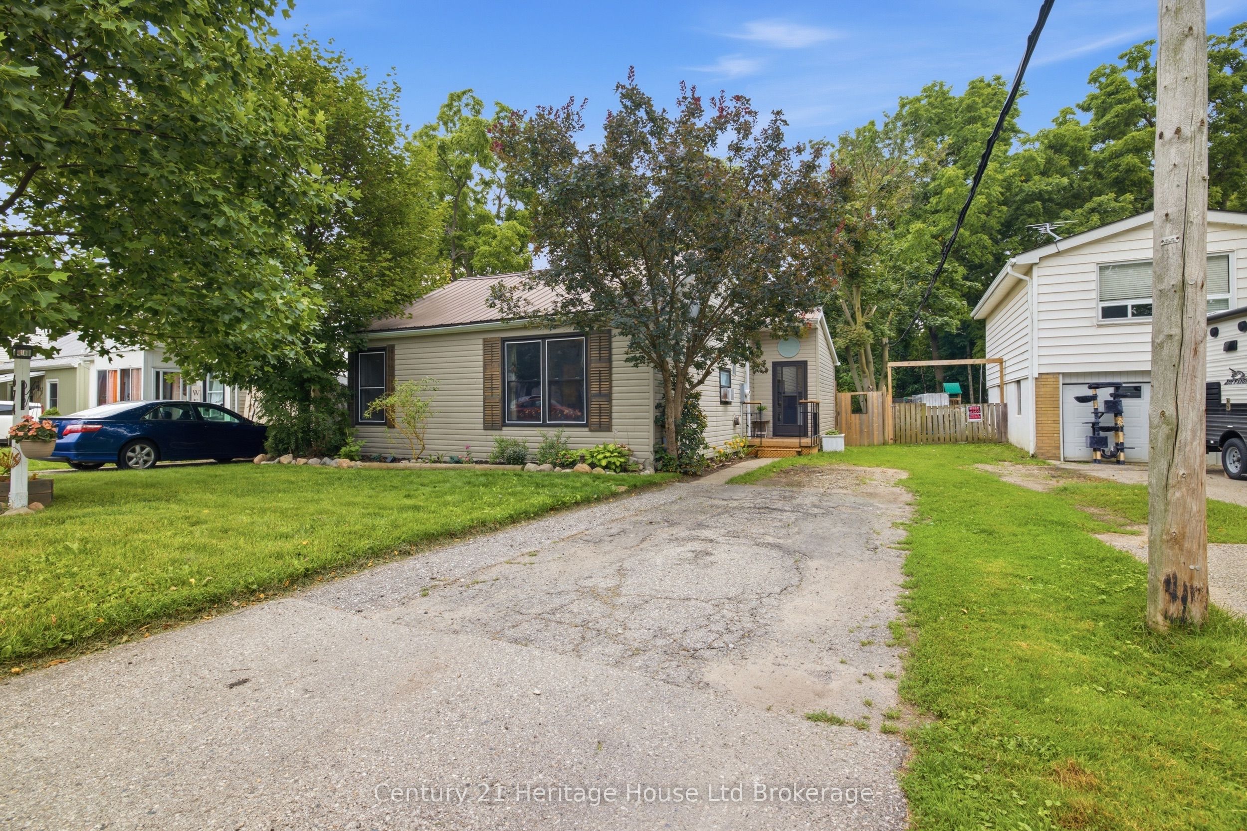 674 Hayball Street Property Photo 1