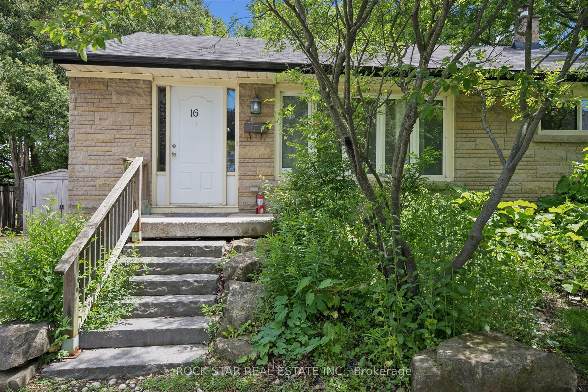 16 Beaucourt Place Property Photo 1