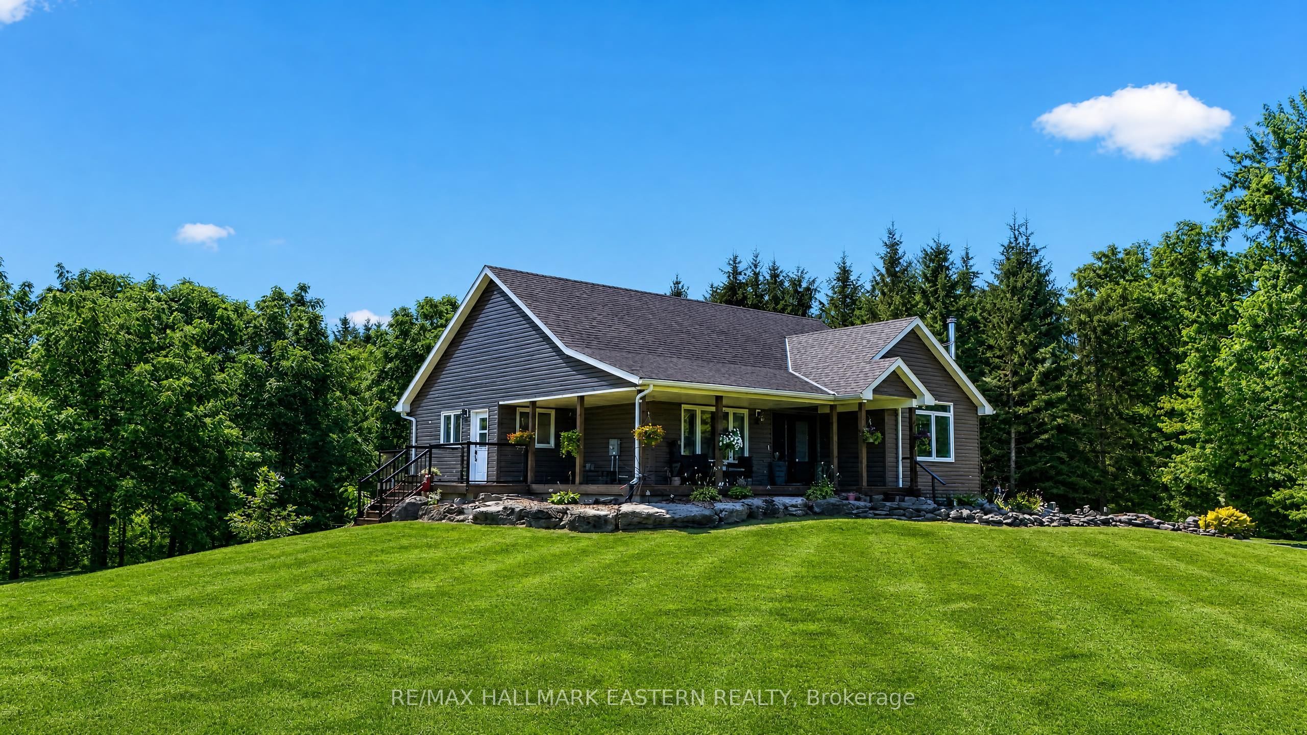2877 10th Line E Property Photo 1