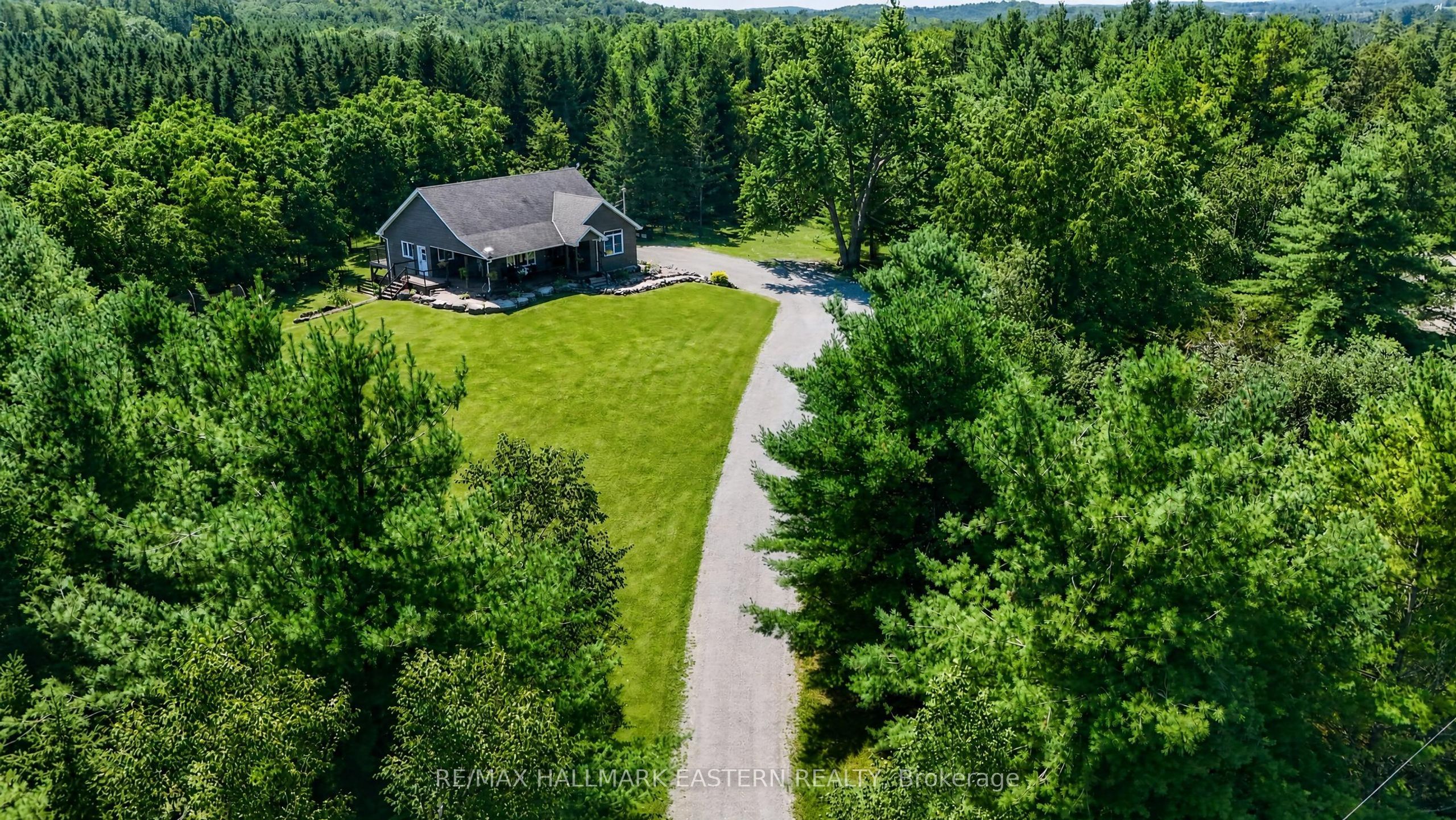 2877 10th Line E Property Photo 2